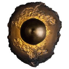 ASEA No. 7 Applique scultorea in gres e ottone