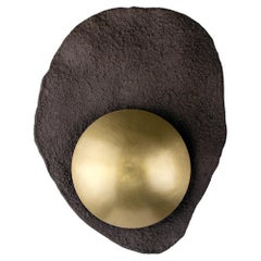 ASEA No. 8 Applique scultorea in gres e ottone