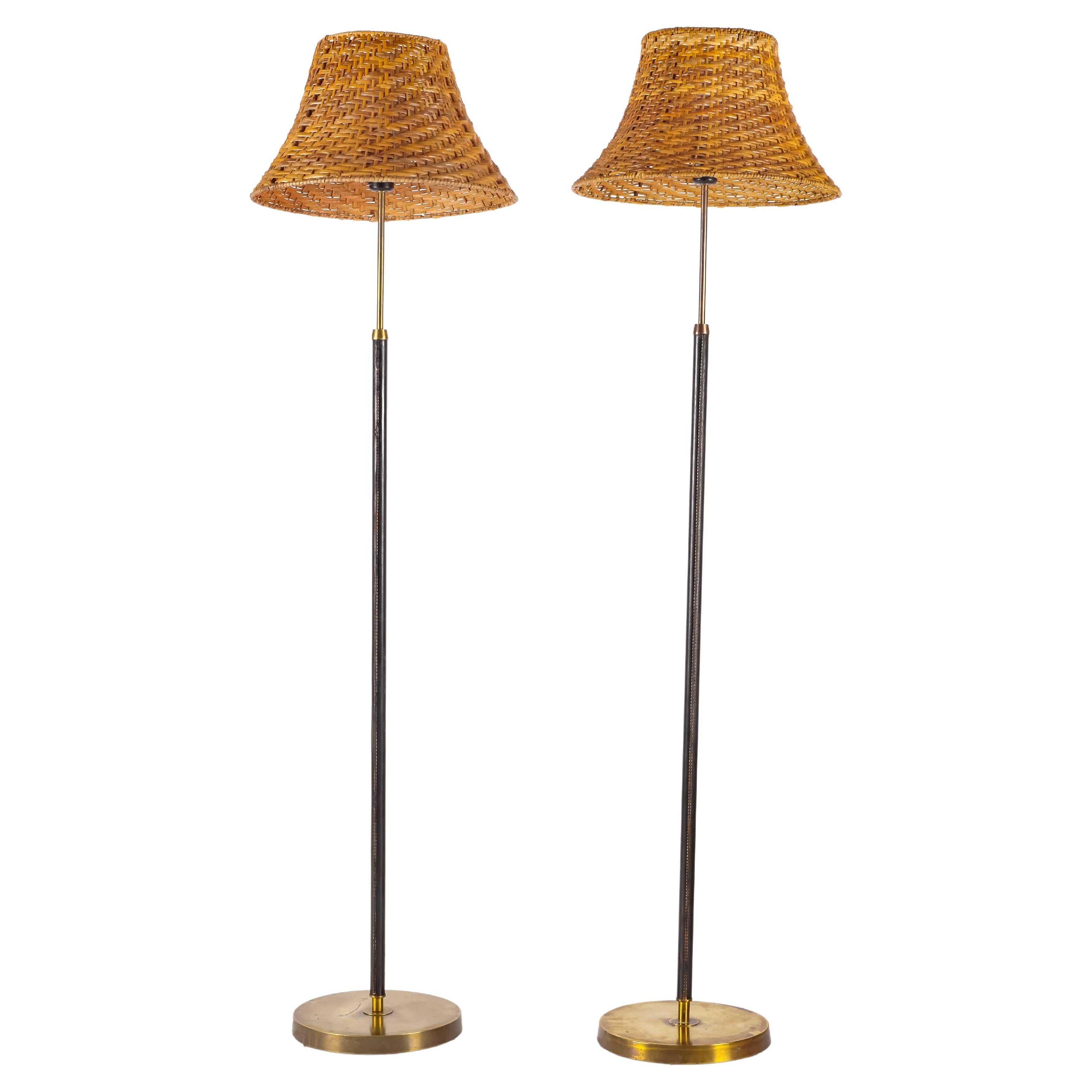 Paire de lampadaires en laiton, cuir et rotin ASEA Sweden en vente