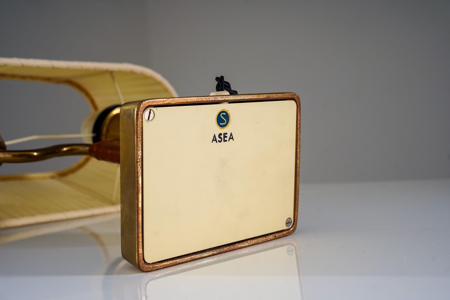 Laiton Lampe à poser moderne suédoise ASEA en vente
