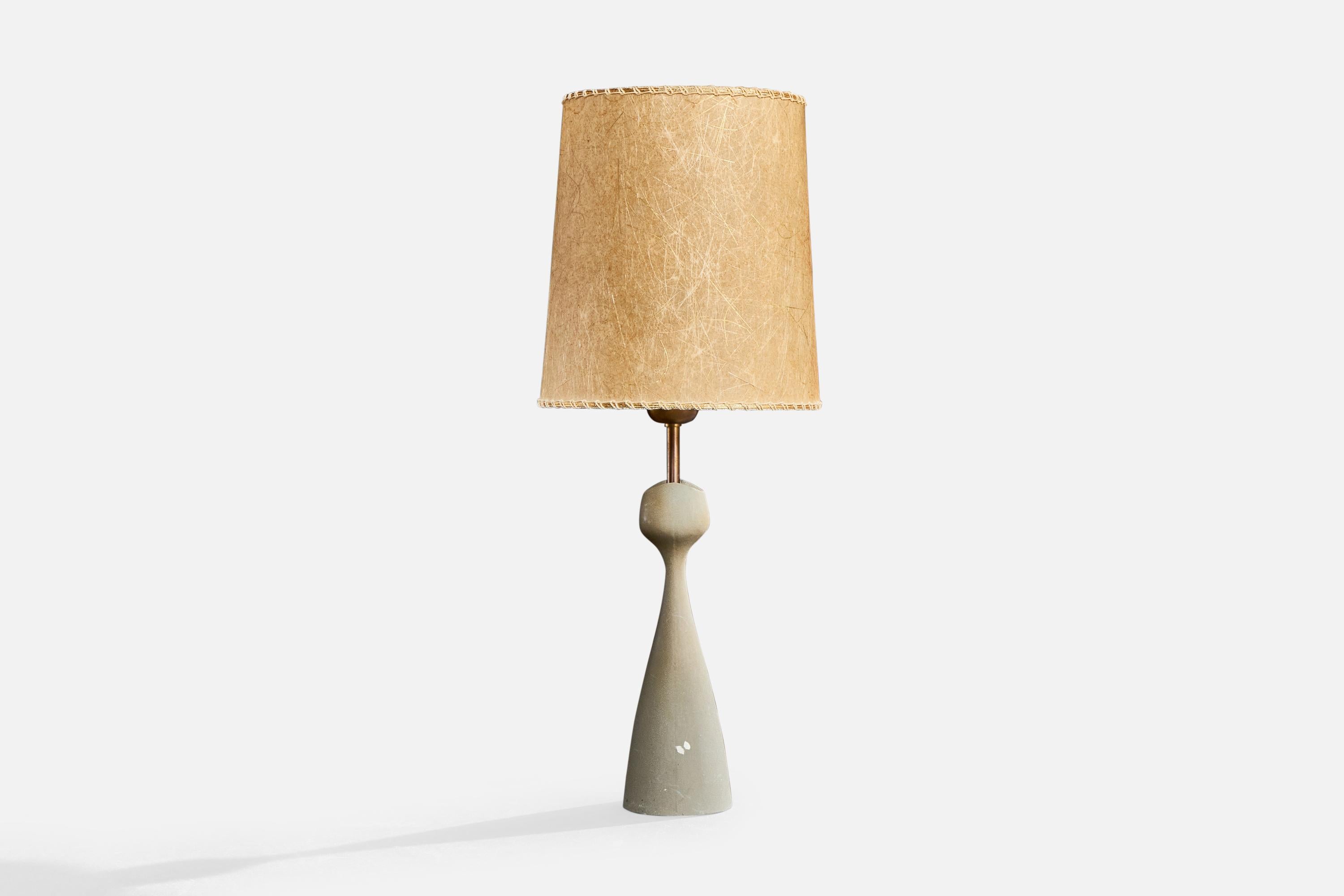 Lampe de table en fer laqué gris, laiton et papier parchemin beige produite par ASEA, Suède, c. 1950.

Perte de laque sur la base, comme illustré.

Dimensions totales : 20.5 