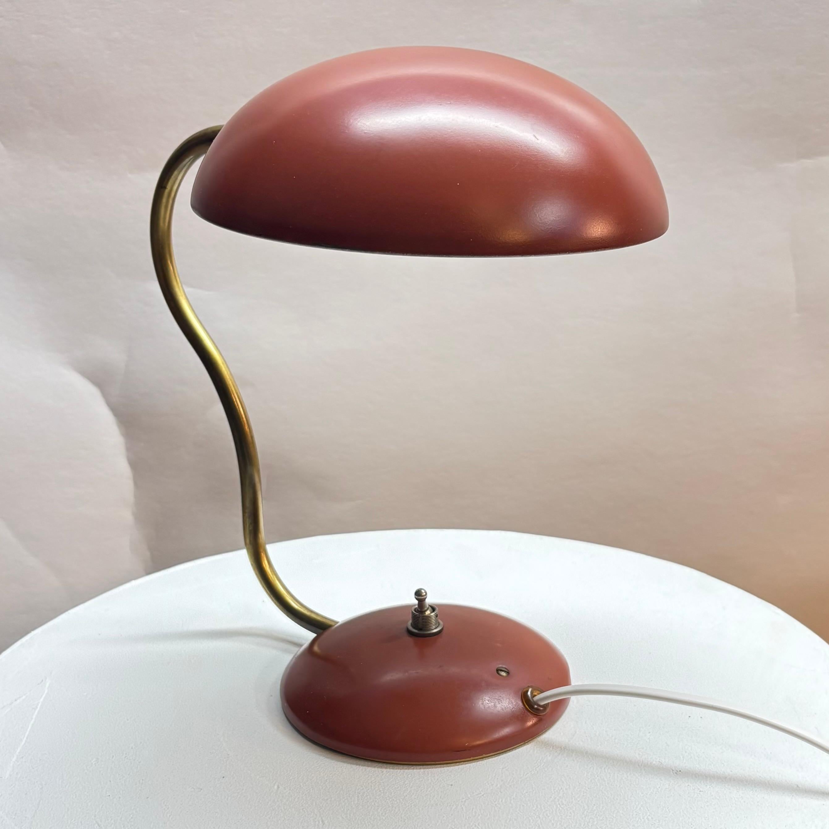 Suédois Lampe de table ASEA E1325, laiton et acier, The Modernity, Suède, années 1950 en vente