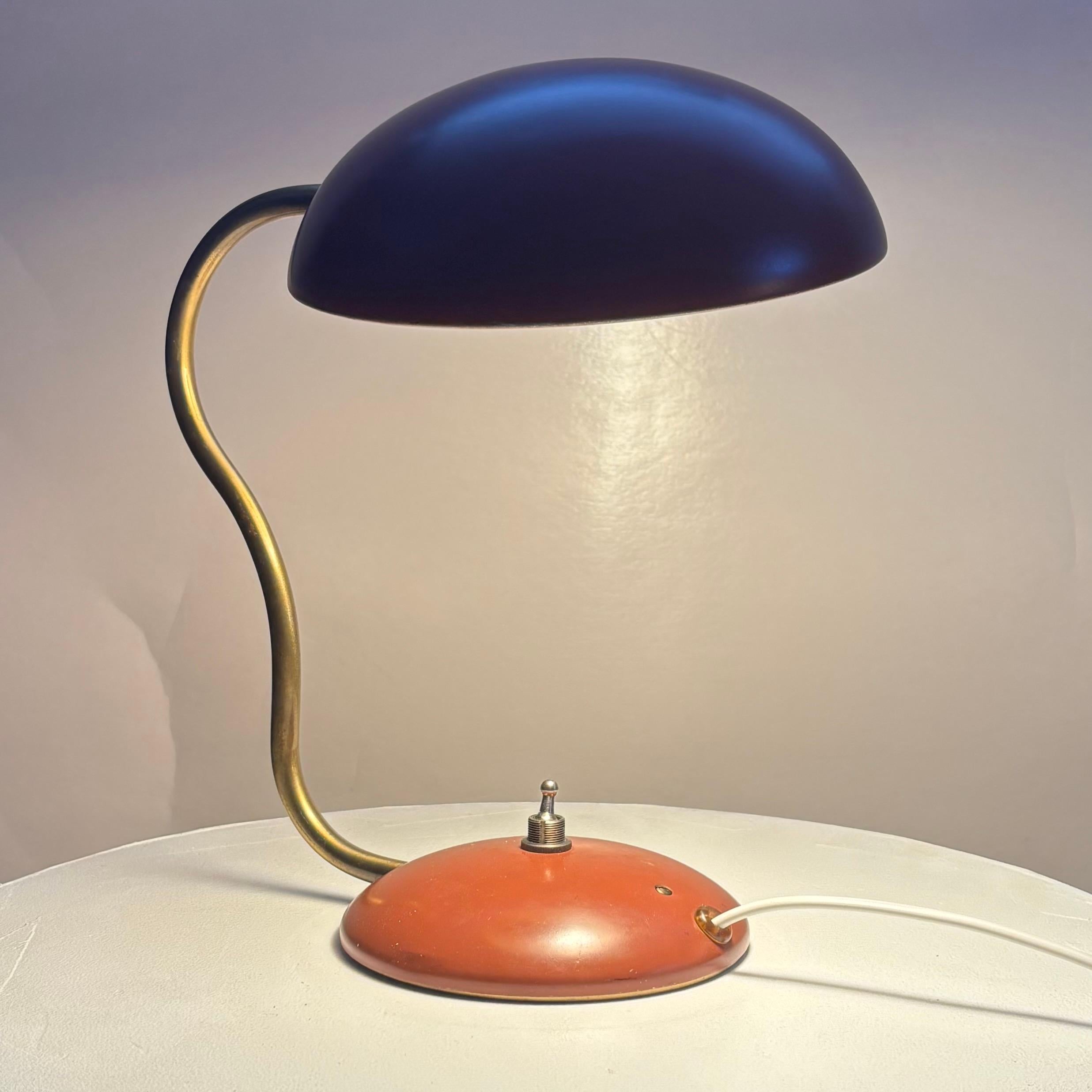 Milieu du XXe siècle Lampe de table ASEA E1325, laiton et acier, The Modernity, Suède, années 1950 en vente