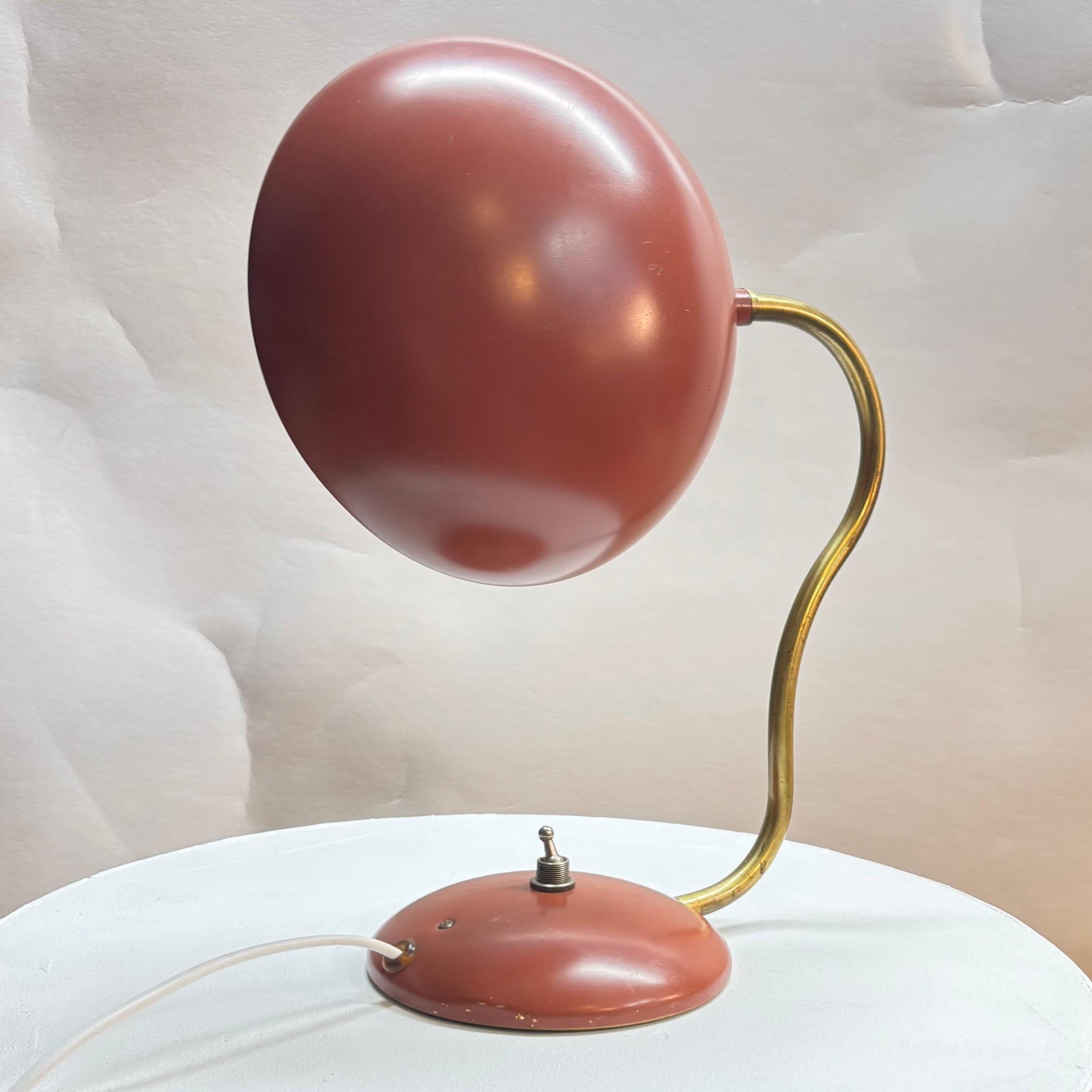Lampe de table ASEA E1325, laiton et acier, The Modernity, Suède, années 1950 en vente 2