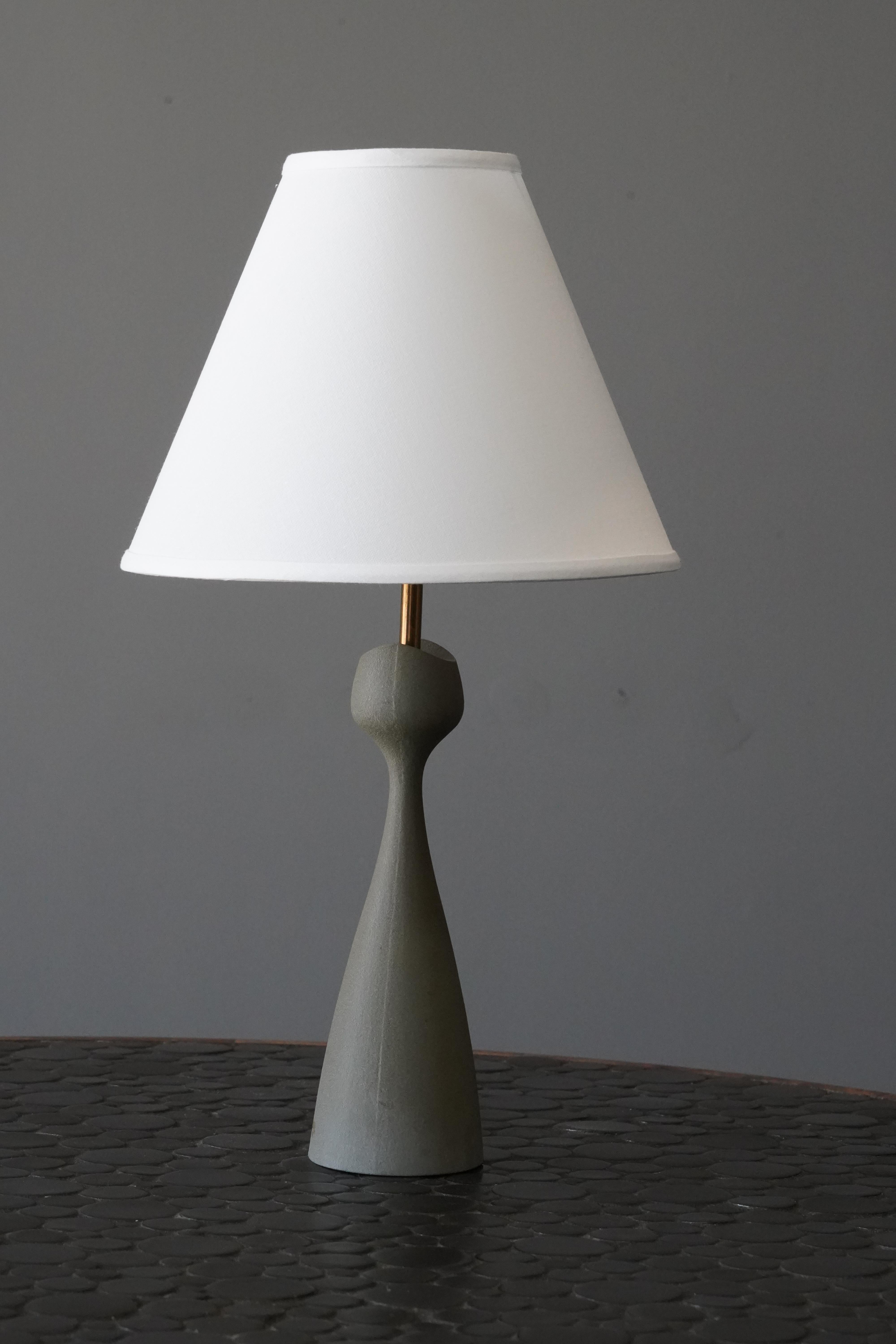 A table lamp / desk light. Produced by ASEA, 1950s. Features brass and lacquered metal. 

Electrical plug for Swedish outlets. 

Sold without lampshade, stated dimensions exclude lampshade, height includes socket.

Other designers of the