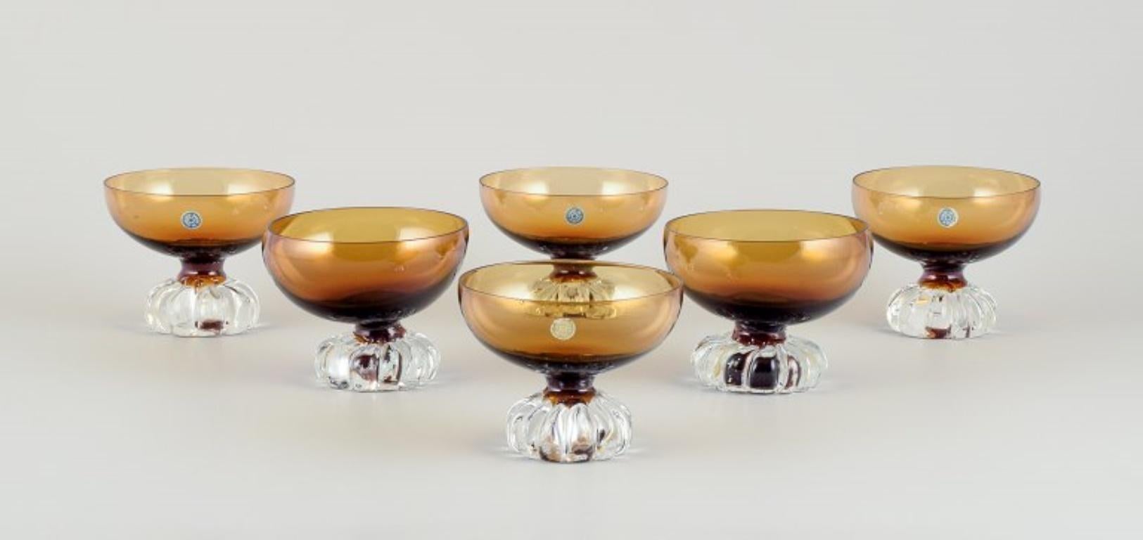 Åseda Glasbruk. 
A set of six cocktail glasses/dessert bowls in mouth-blown art glass.
1960s.
In perfect condition.
With labels.
Dimensions: Diameter 10.0 cm x Height 8.0 cm.