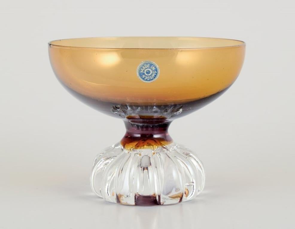Swedish Åseda Glasbruk. Six cocktail glasses/dessert bowls in mouth-blown art glass For Sale