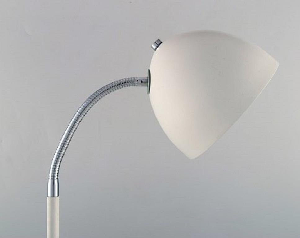 Asger Bay Christiansen. Adjustable table lamp. Model 'Table bully' of white lacquered metal, flex stem of chromed metal. Produced by Asger Bc Lys, late 20th century.
Measures: Screen diameter 15 cm.
Foot diameter 11 cm.
Height 58 cm.
In very