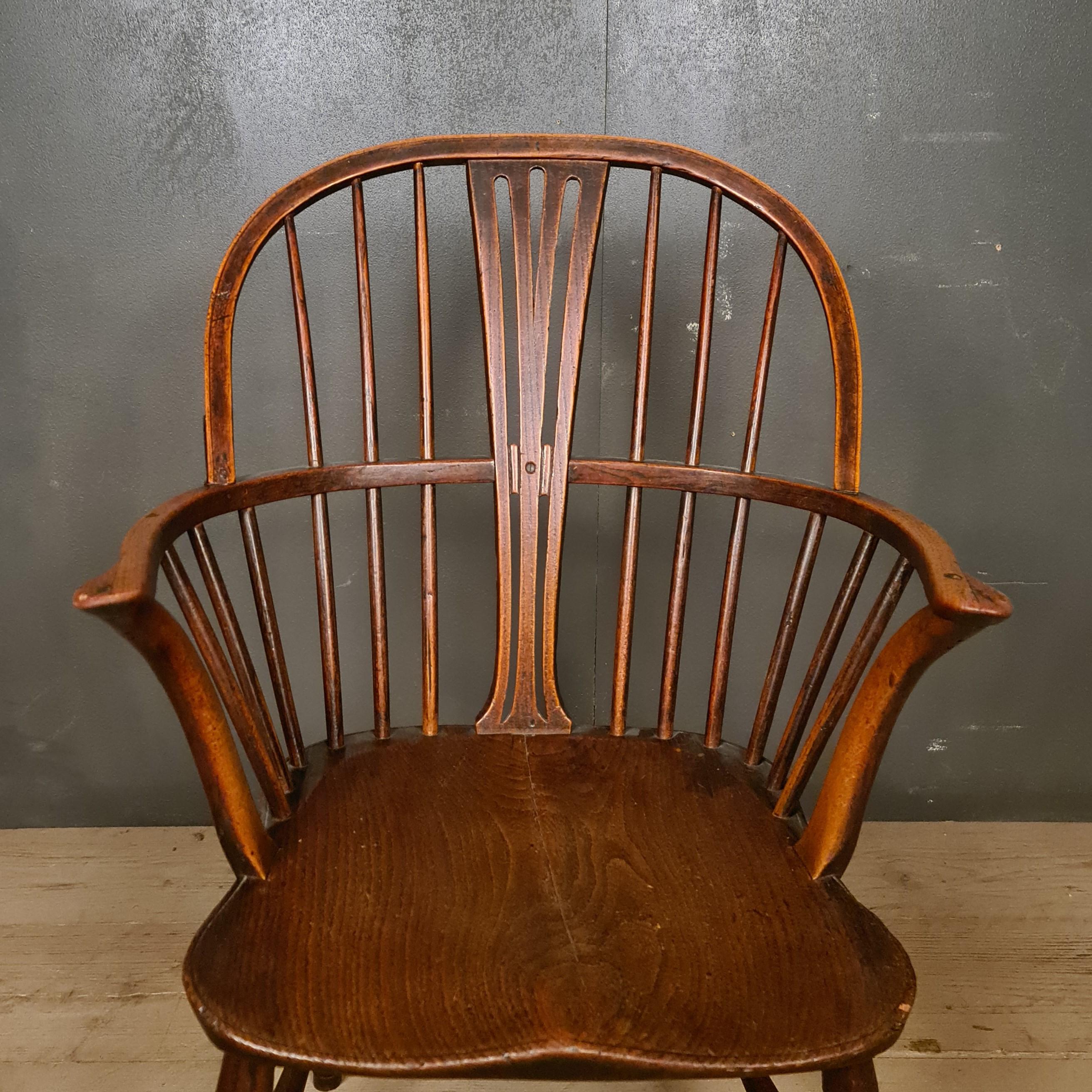 Mid-19th century ash and elm Windsor chair, 1850

Seat height - 14.5