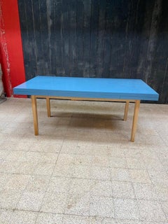 Mesa de fresno y laminado, de la época de la reconstrucción, hacia 1950