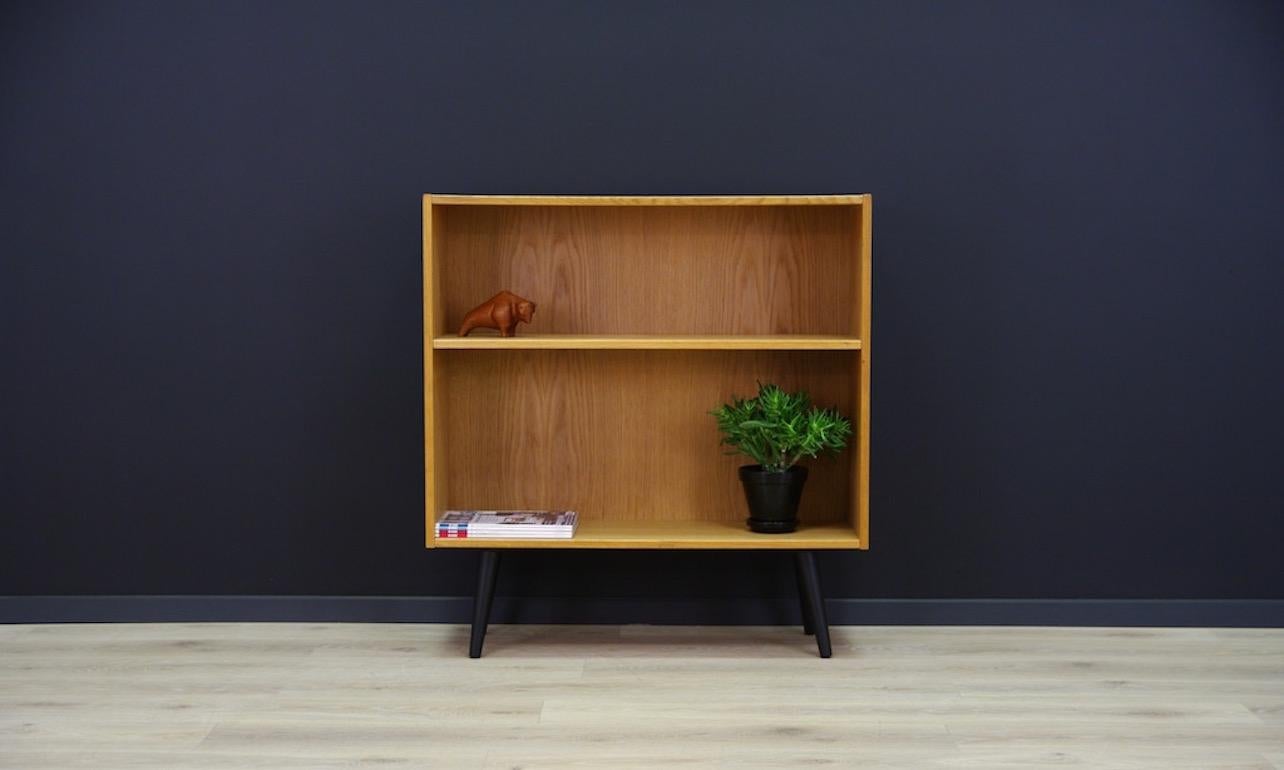Bookcase from the 1960s-1970s, minimalist form - Danish design. Bookcase finished with ash veneer. The height of the shelf can be adjusted. Preserved in good condition (minor scratches, filled veneer loss) - directly for use.

Dimensions: Height