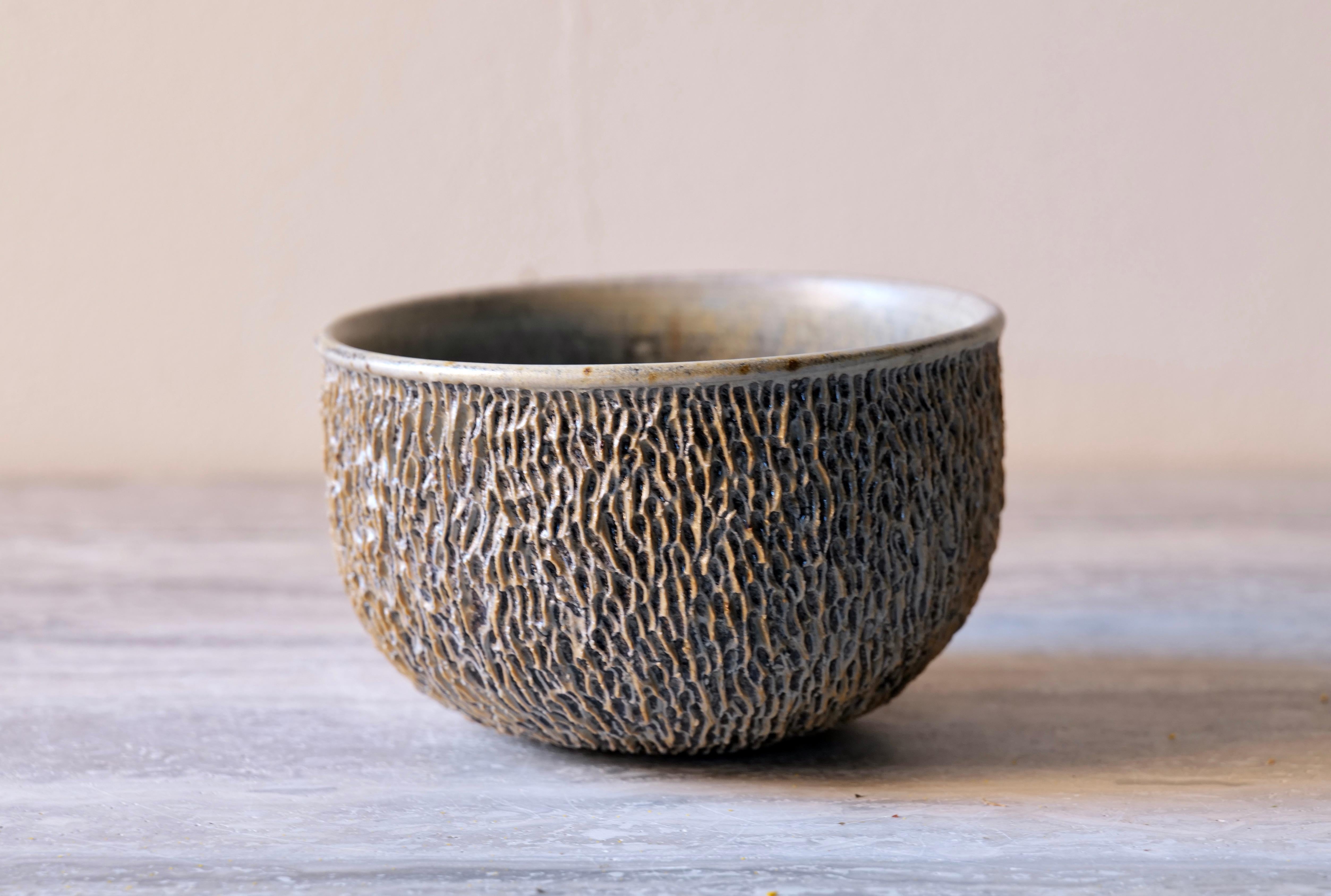 Esche geschnitzt Kleine Schale im Zustand „Neu“ im Angebot in New York City, NY