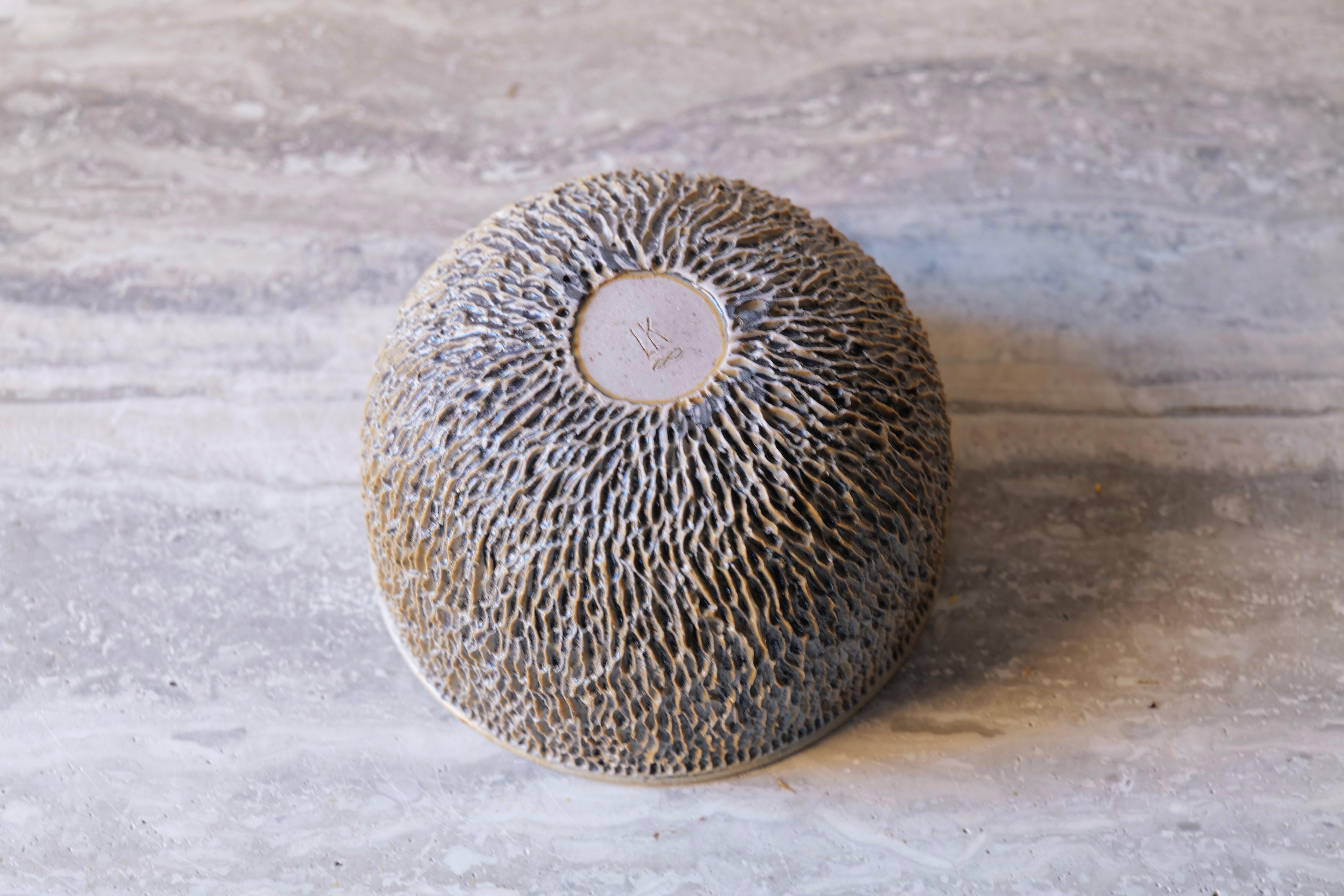 Esche geschnitzt Kleine Schale (Steingut) im Angebot