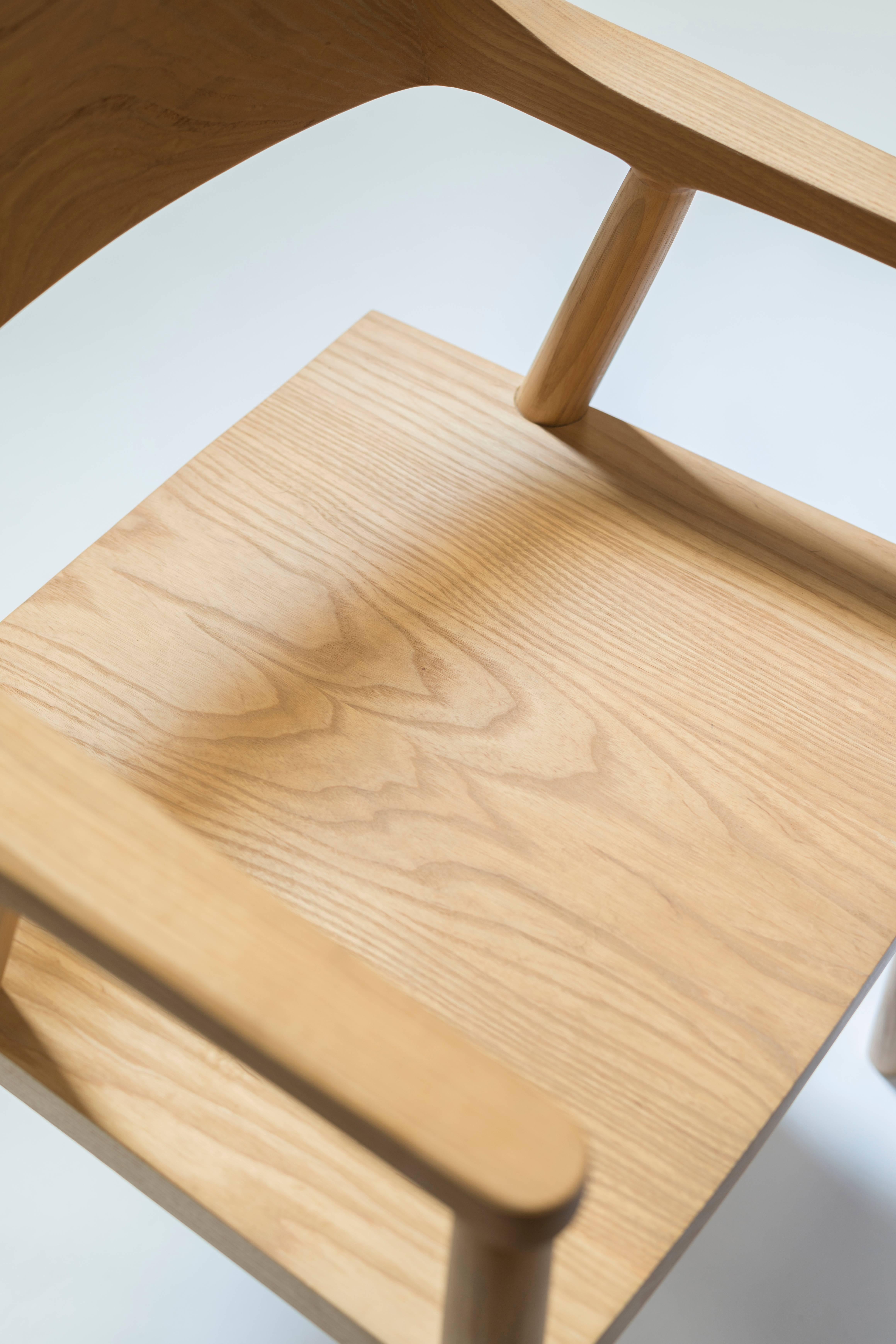 Tønder has its roots in Danish modernism It’s form hints at Hans Wagner’s “the Chair”. I have married both traditional chair-making techniques such as shaping with a spokeshave to create the fluid compound curves and modern joinery techniques that