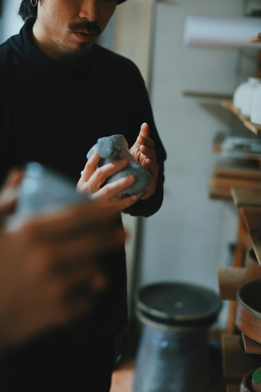 Ash-Covered Vase by U-Turn Ushiro 2