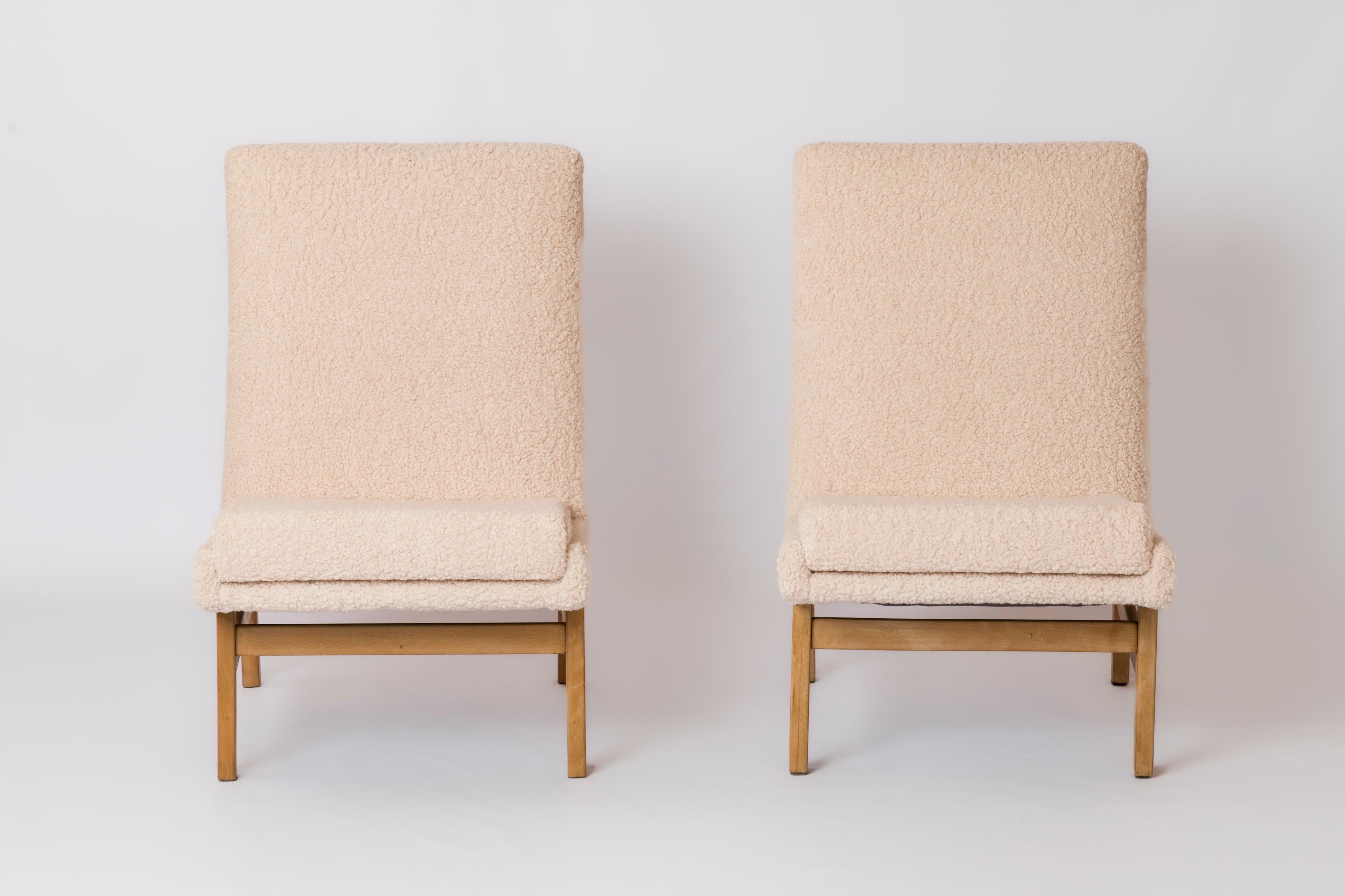 Mid-Century Modern Ash & Cream Boucle Chairs by Guariche, Mortier, Motte for ARP, France, 1955 For Sale