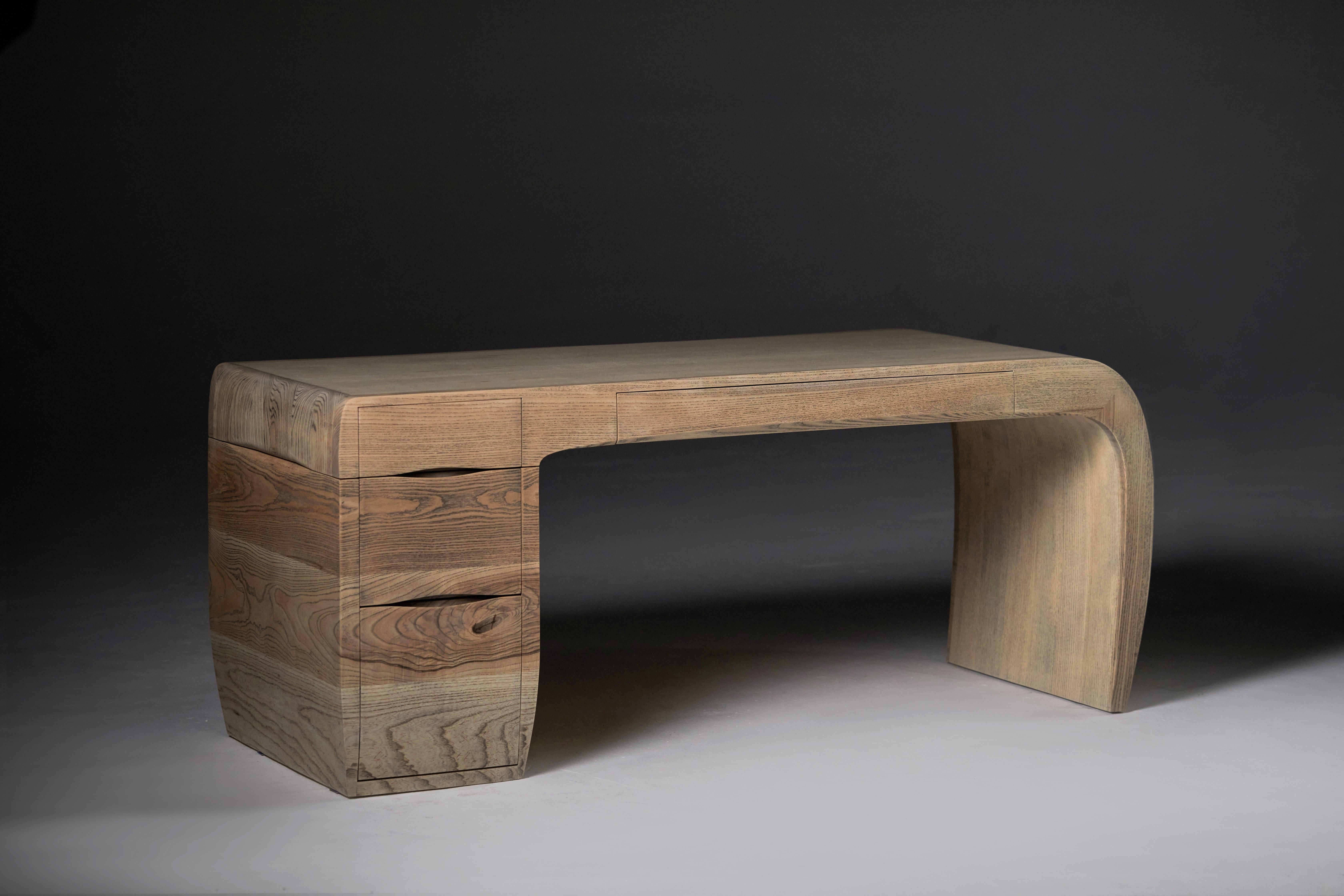 XXI secolo e contemporaneo Scrivania in frassino con venature in ebano. Design/One, di Jonathan Field in vendita