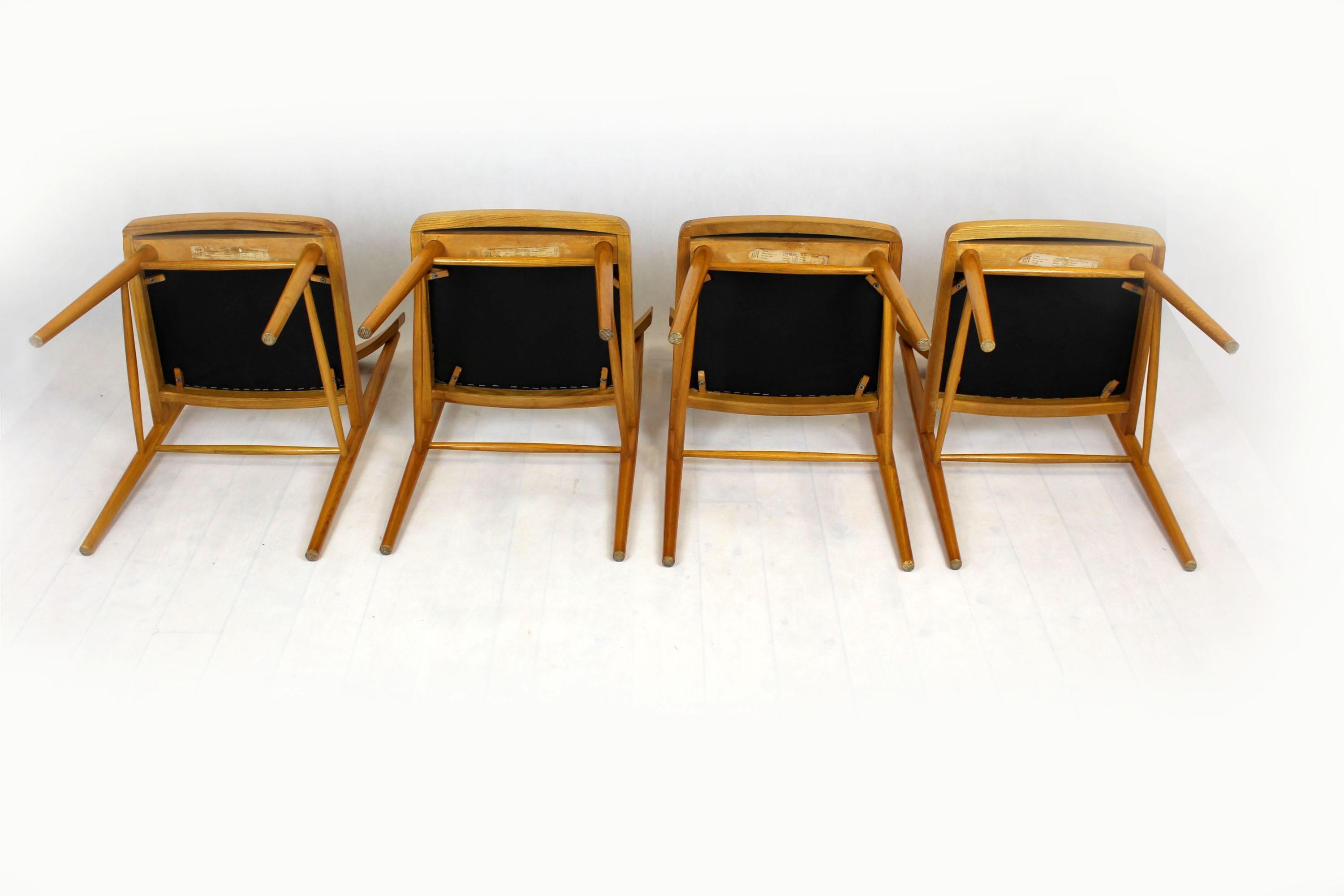Chaises de salle à manger en frêne de Ton, années 1960, ensemble de 4 pièces en vente 14