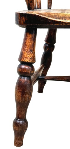 Poltrona Windsor da bambino in frassino e olmo del XIX secolo