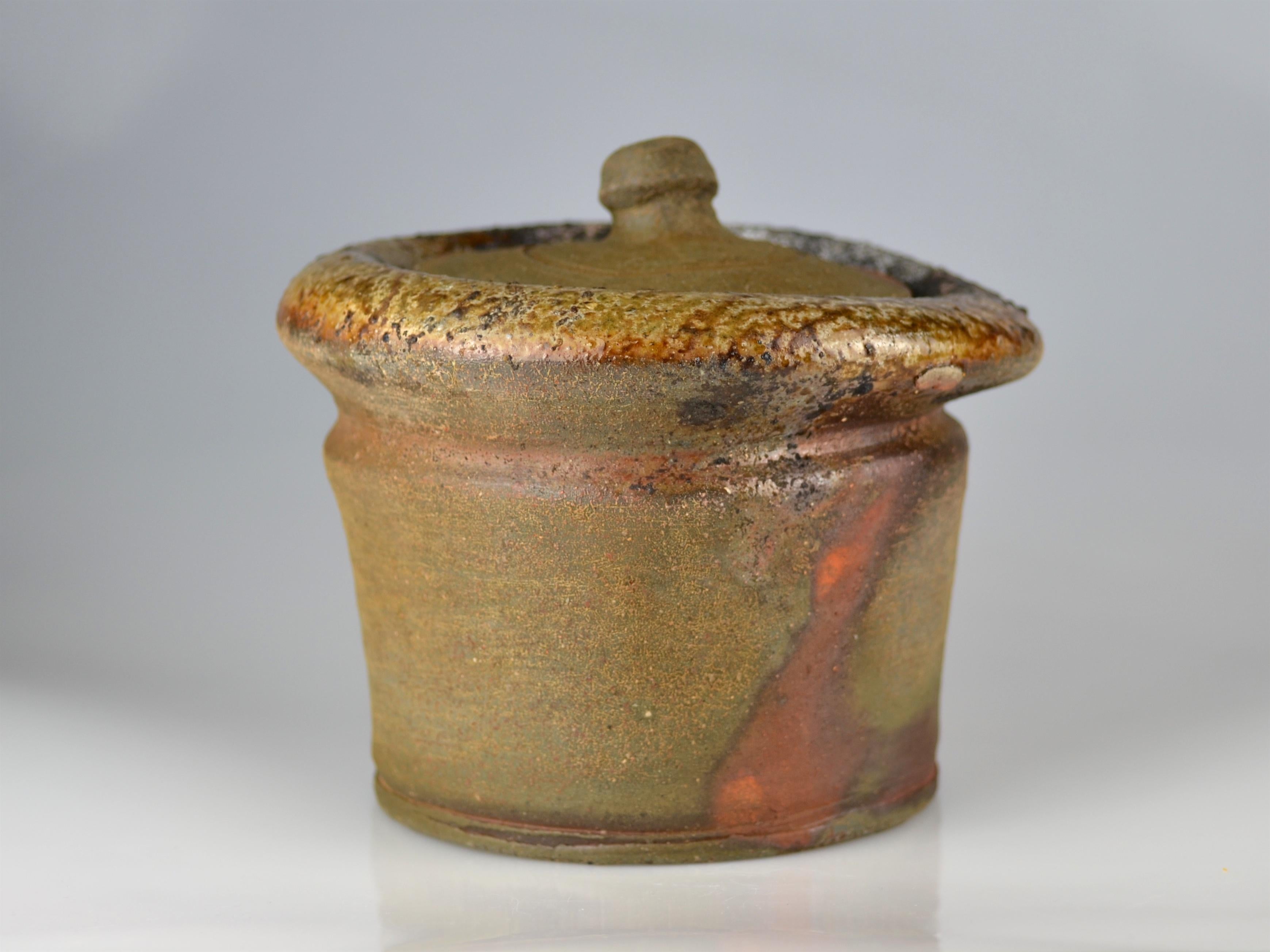 Fired Ash Glazed Lidded Jar with Arrow-Notch Type Mouth by Kaneshige Makoto, 1945 For Sale