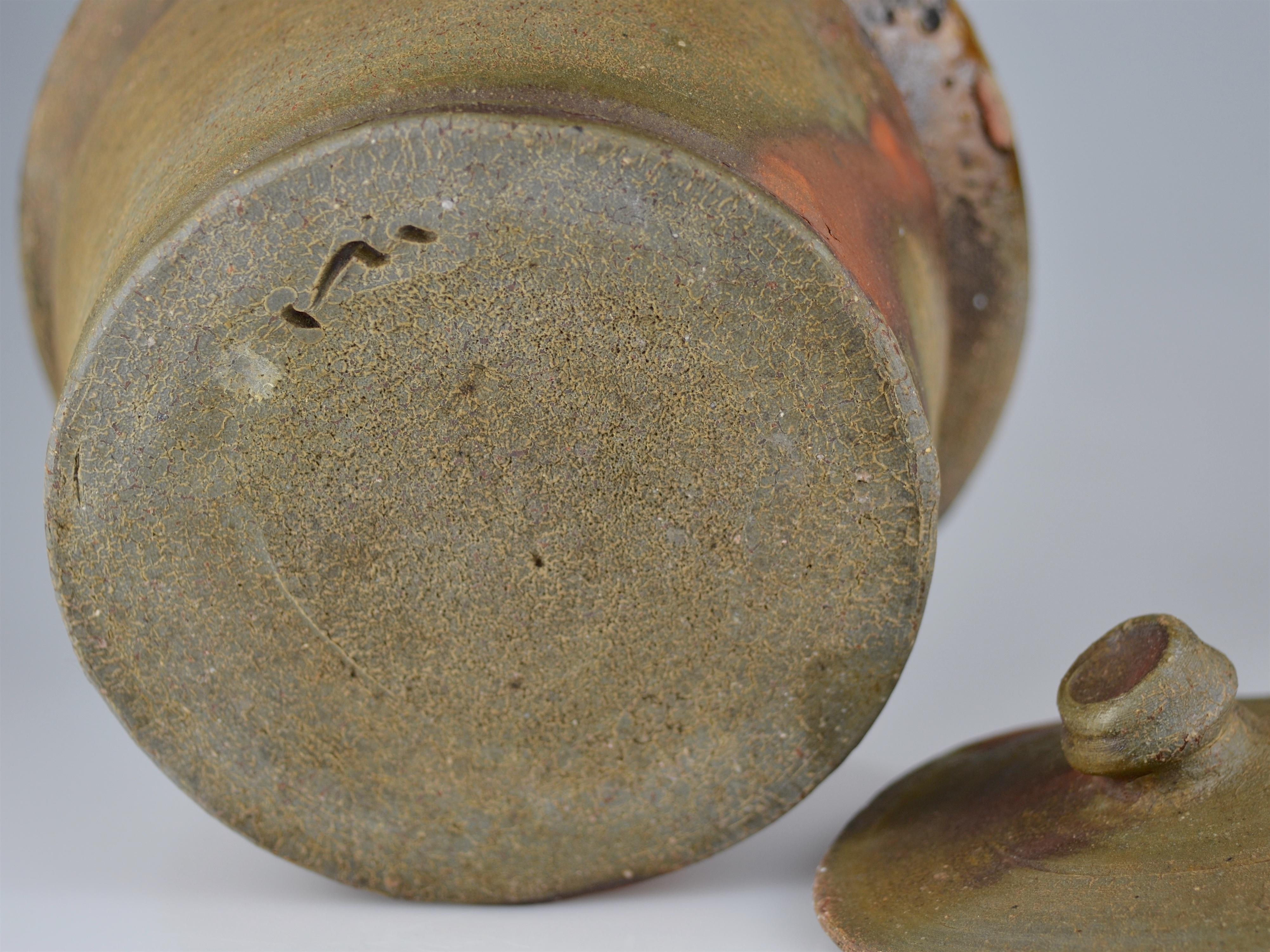 Ash Glazed Lidded Jar with Arrow-Notch Type Mouth by Kaneshige Makoto, 1945 For Sale 1