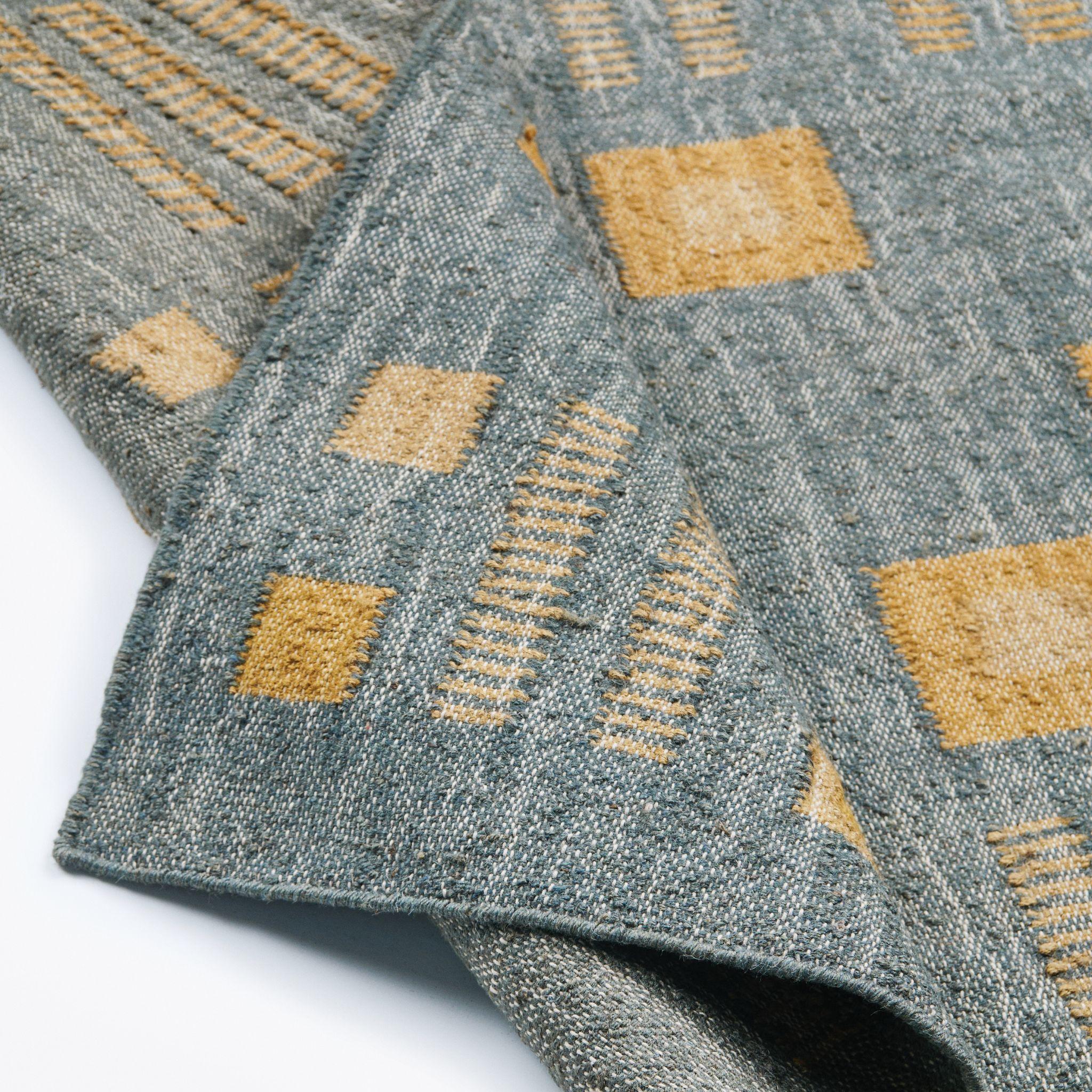 Ash Handwoven Geometric Pattern Jute Indian Rug in Earthy Shades of Blue , Gray For Sale 6