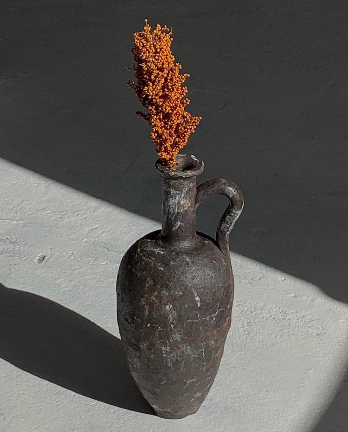 Postmoderne Grande cruche en frêne de Solem Ceramics en vente