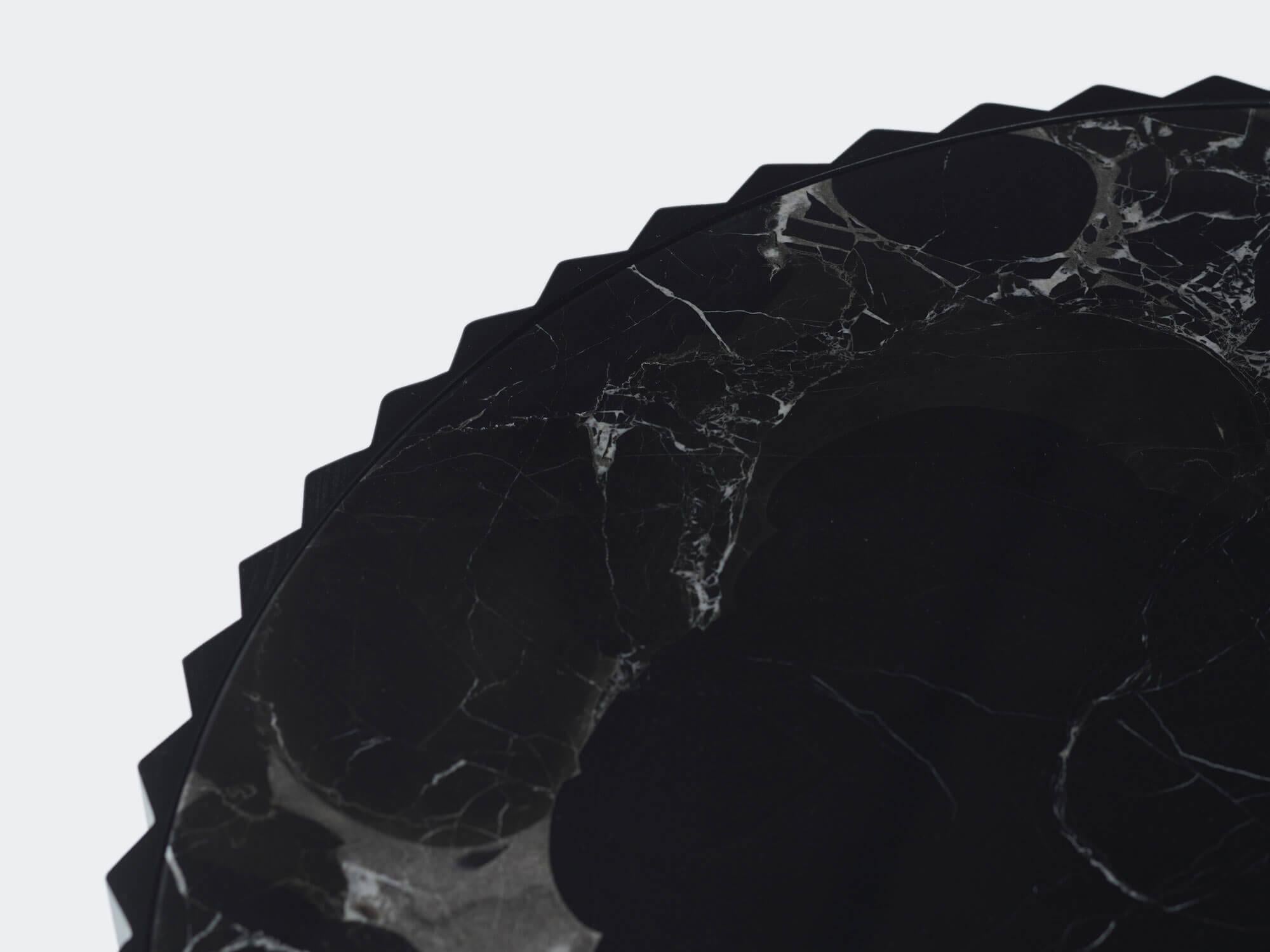 Table basse Ash Noir Black Gold Eternel L par Milla & Milli Neuf - En vente à Geneve, CH