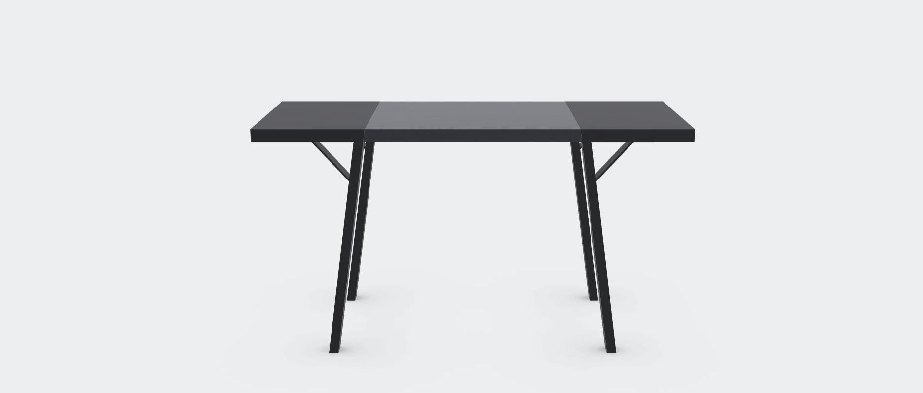 Table de bureau L avec cadre en frêne noir par Milla & Milli
Signé par Maša Vukmanović, Jelena Lukač Kirš, Jakov Šrajer.
Dimensions : L 160 x D 80 x H 75 cm 
MATERIAL : Frêne noir, métal noir. 


Table de bureau avec cadre :
Un grand travail naît