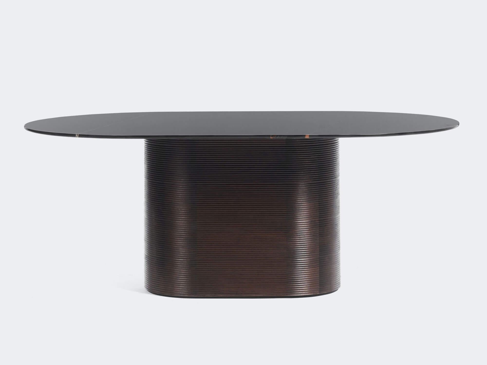 Croate Ash Noir Nero Marquina Waves Table de salle à manger L by Milla & Milli en vente