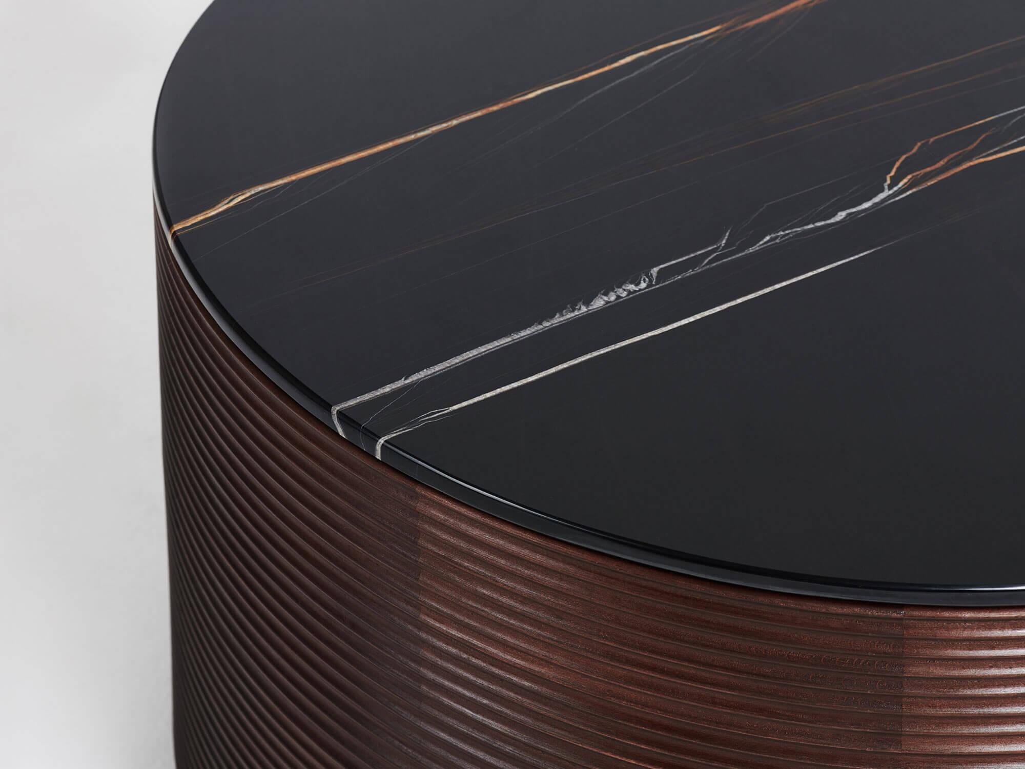XXI secolo e contemporaneo Tavolino da caffè Ash Noir Sahara Noir Waves L di Milla & Milli in vendita
