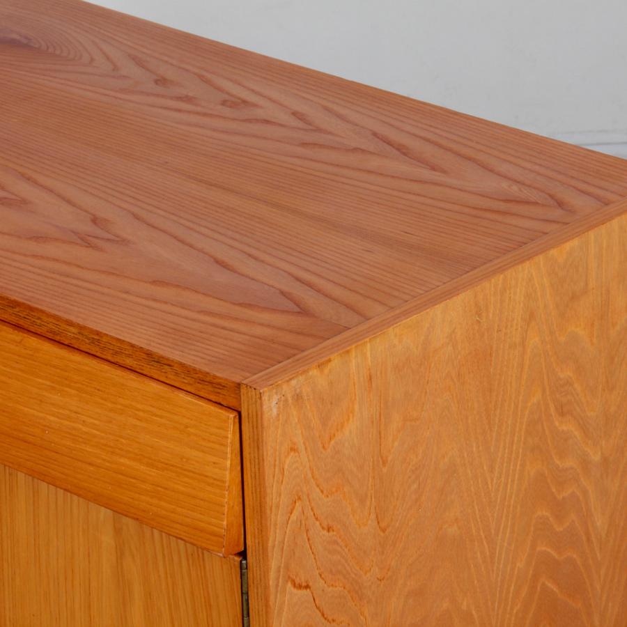 Milieu du XXe siècle Buffet en frêne édité par Up&Up dans les années 1960 en vente