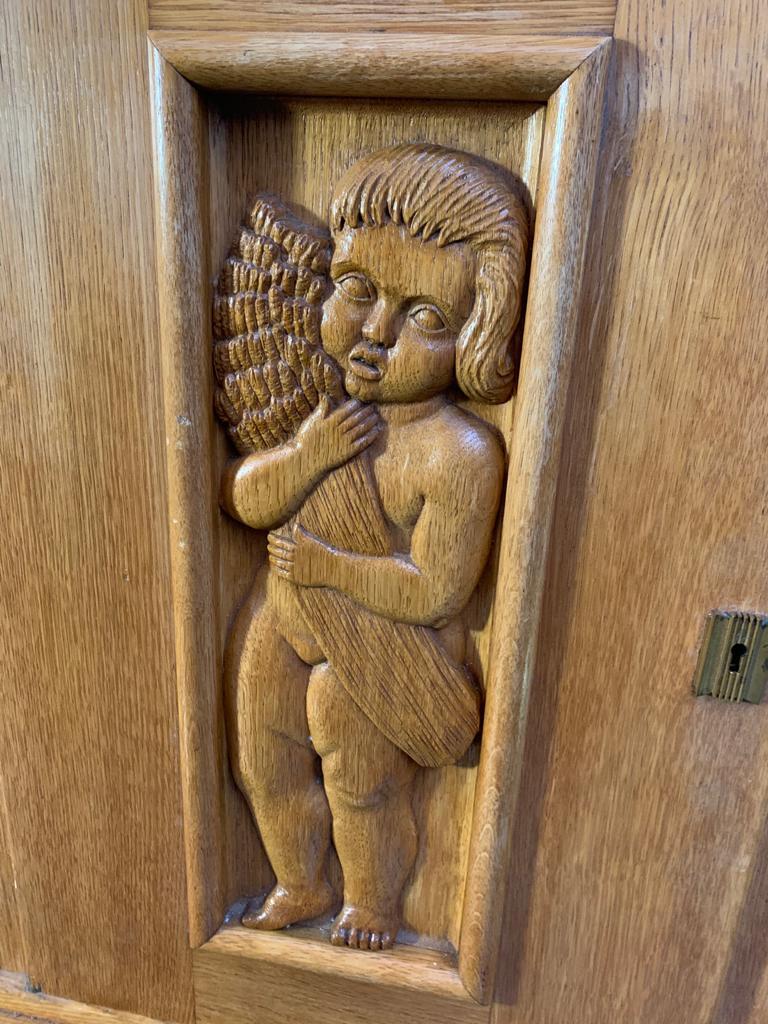 Enfilade en frêne avec panneaux sculptés, années 1930 en vente 7