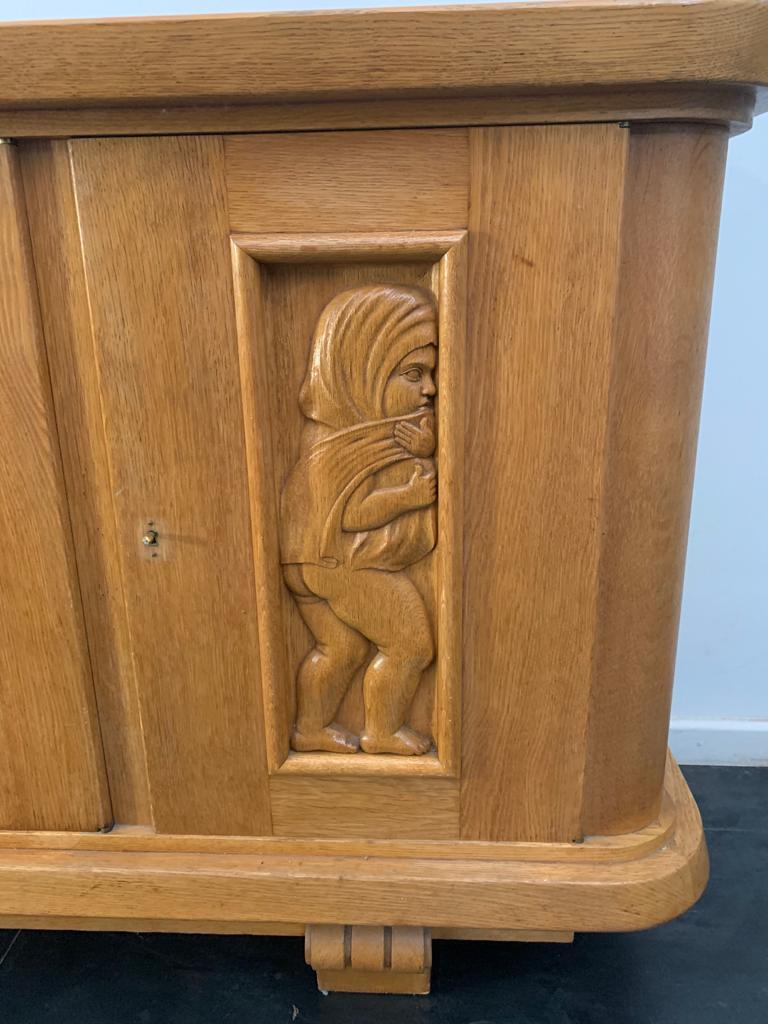 Enfilade en frêne avec panneaux sculptés, années 1930 en vente 1