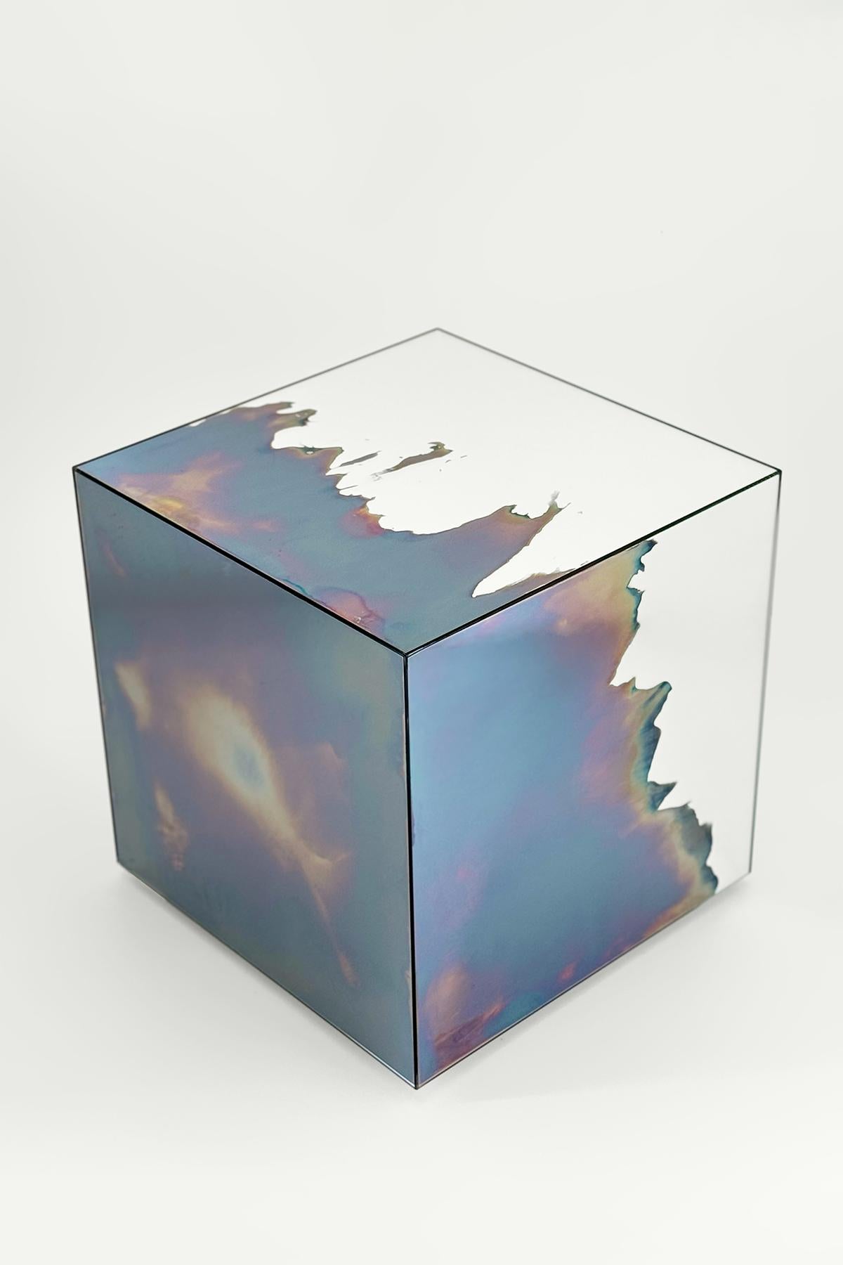 Sgabello Ash Contemporary Smoke e Silver Mirror di Homa
Dimensioni: L 42 x P 42 x H 45 cm
Materiali: Fumo e Argento Specchio.

HOMA è un atelier di design contemporaneo con sede a Istanbul. I processi caratteristici dell'Atelier sono il vetro
