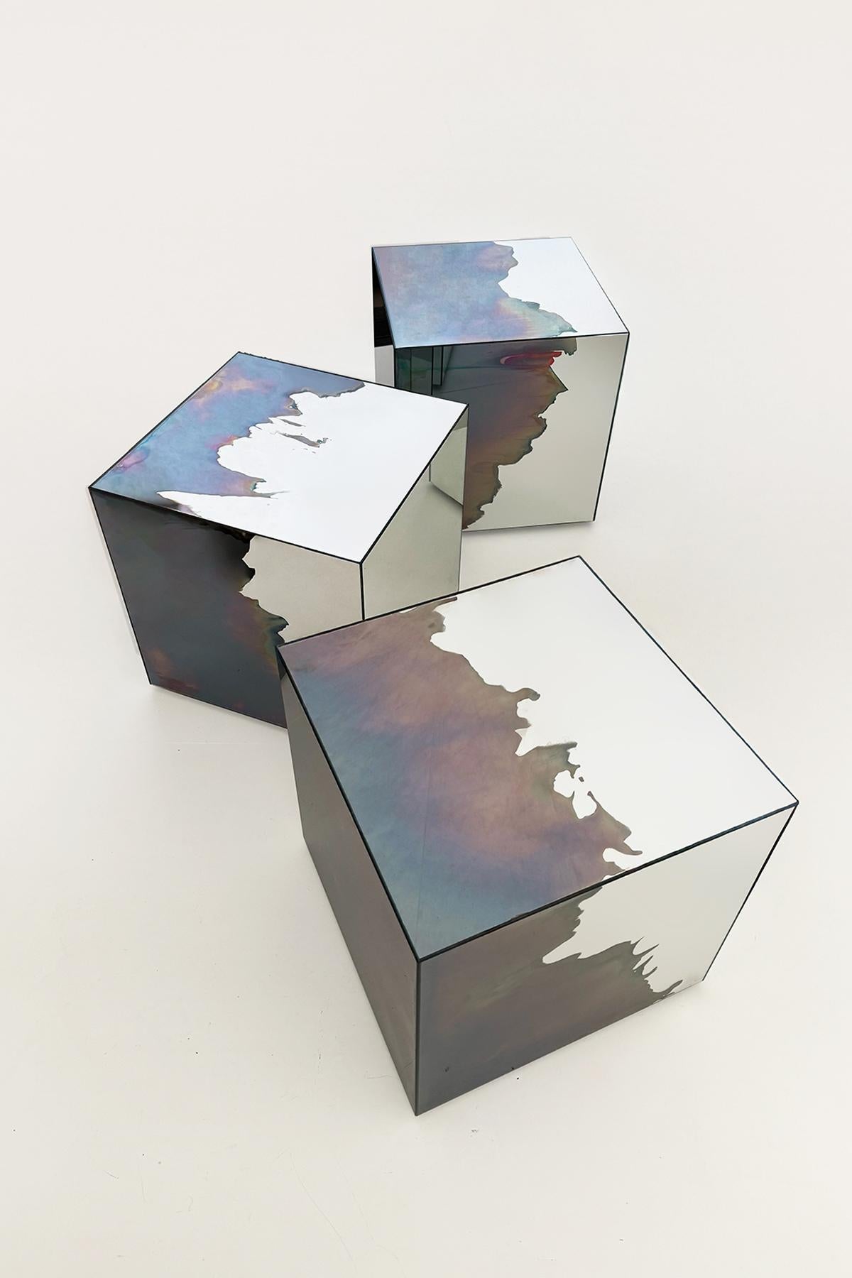 XXI secolo e contemporaneo Sgabello Ash Contemporary Smoke e Silver Mirror di Homa in vendita