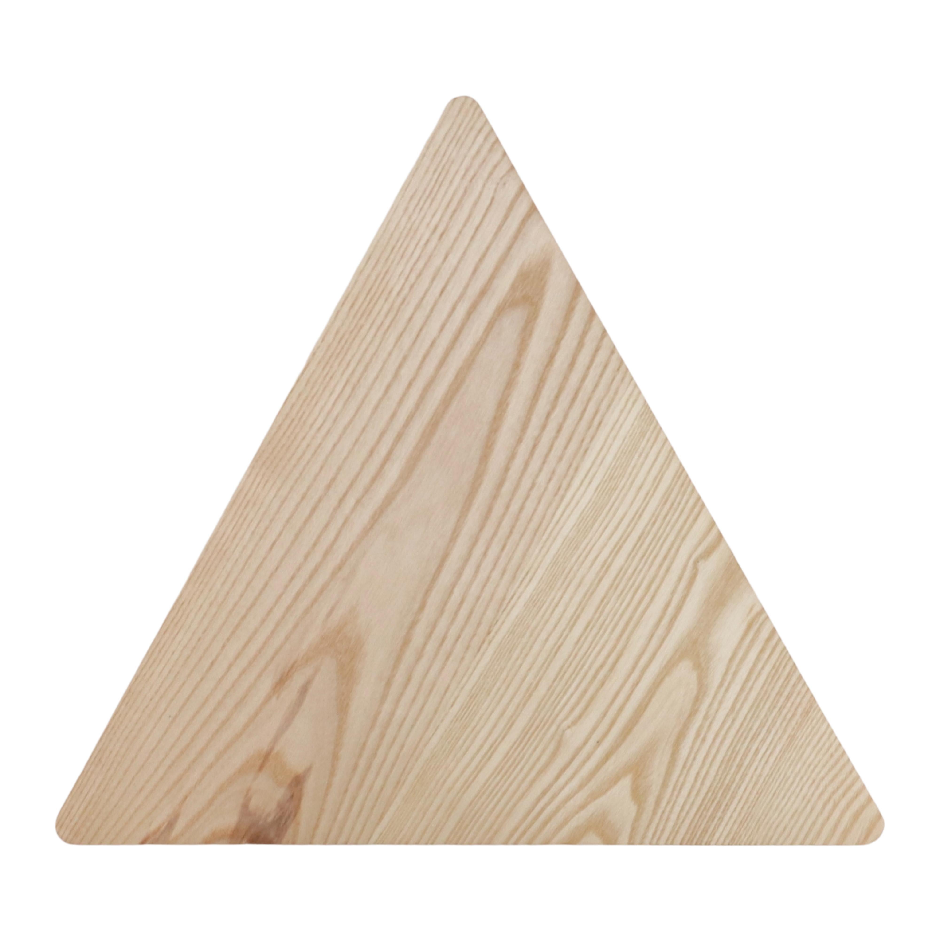 Bois Table d'appoint à piédestaux triforme de frêne en vente