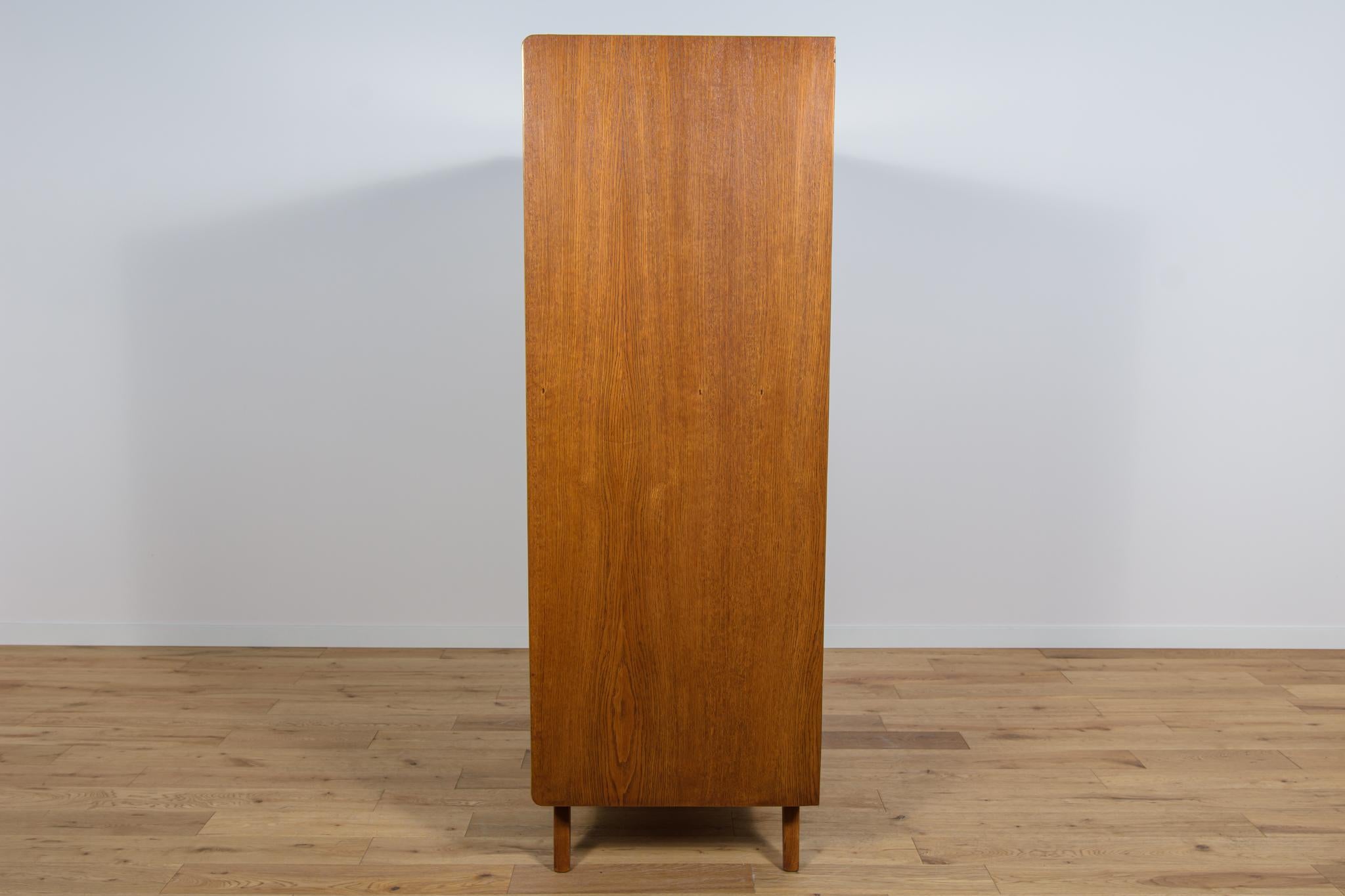 Ash & Walnut Wardrobe by Bohumil Landsman for Jitona, 1960s In Excellent Condition For Sale In GNIEZNO, 30