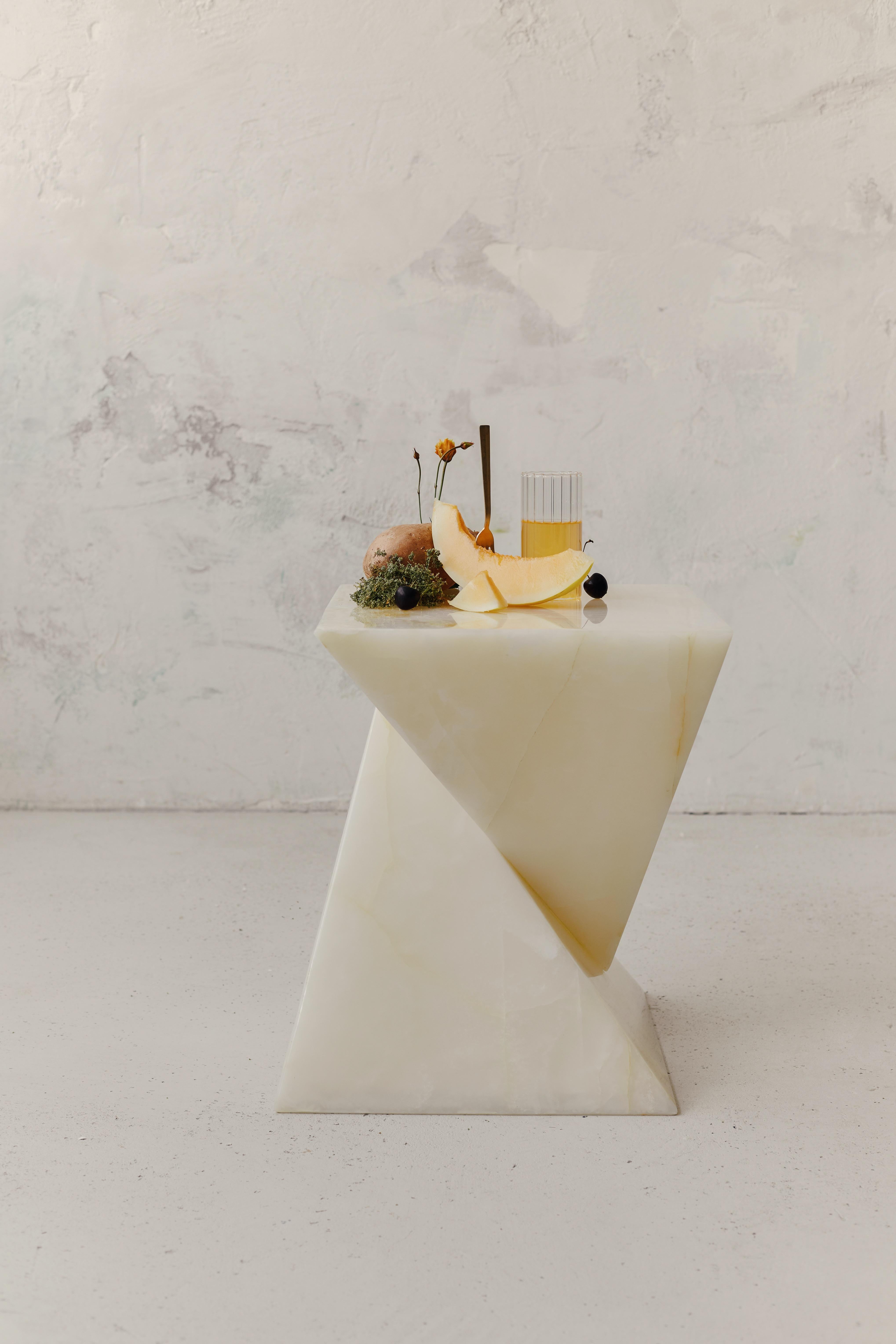Post-Modern Hourglass Shape Ash White Onyx Side Table by RAFFINATO For Sale