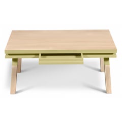 Mesa baja de madera de fresno y lacada en amarillo, Diseño Eric Gizard, Fabricada en Francia