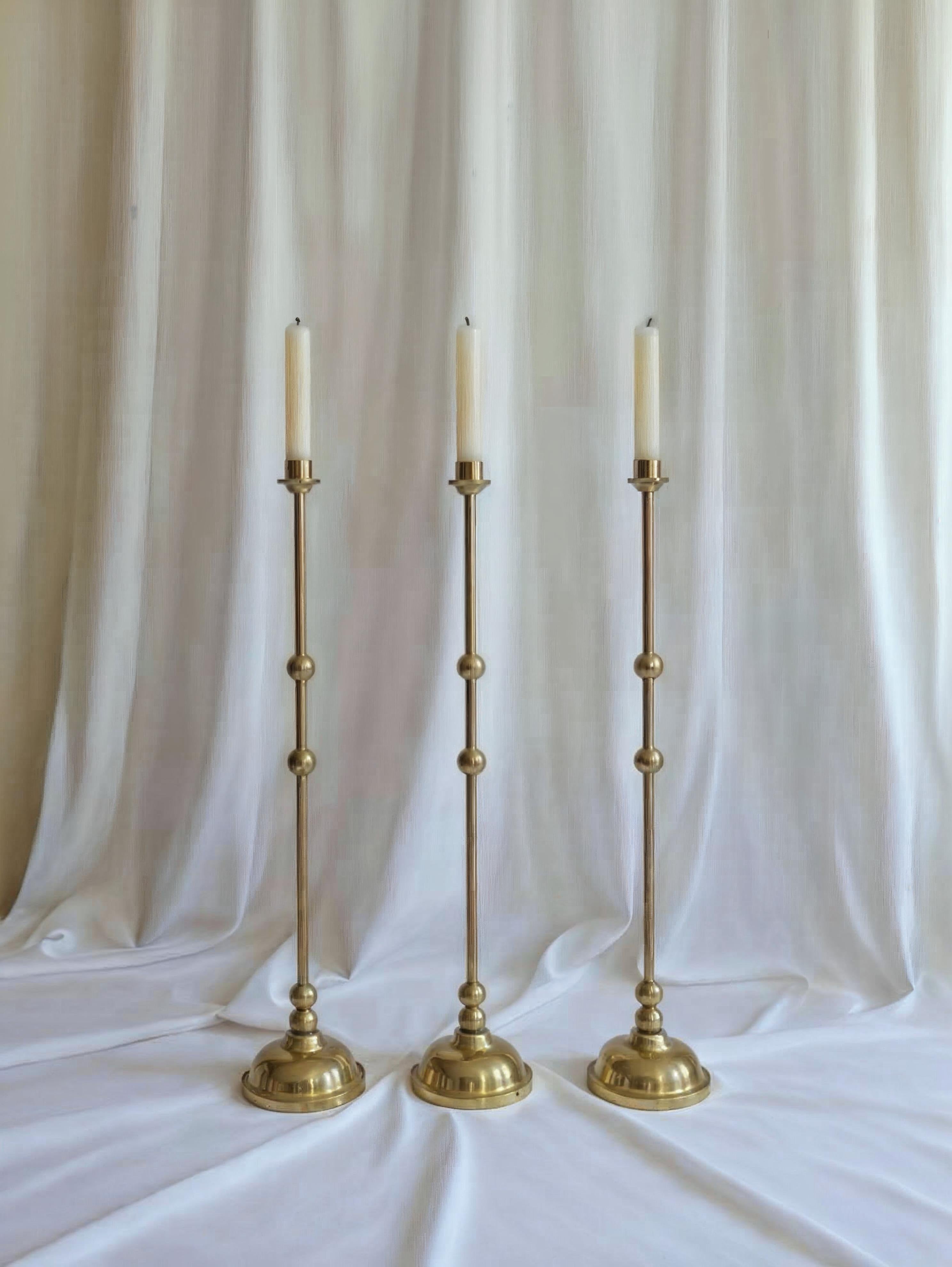 Persiano Candeliere Asha Small Brass - Portacandele scultoreo a cupola tornito a mano (H. 20) in vendita