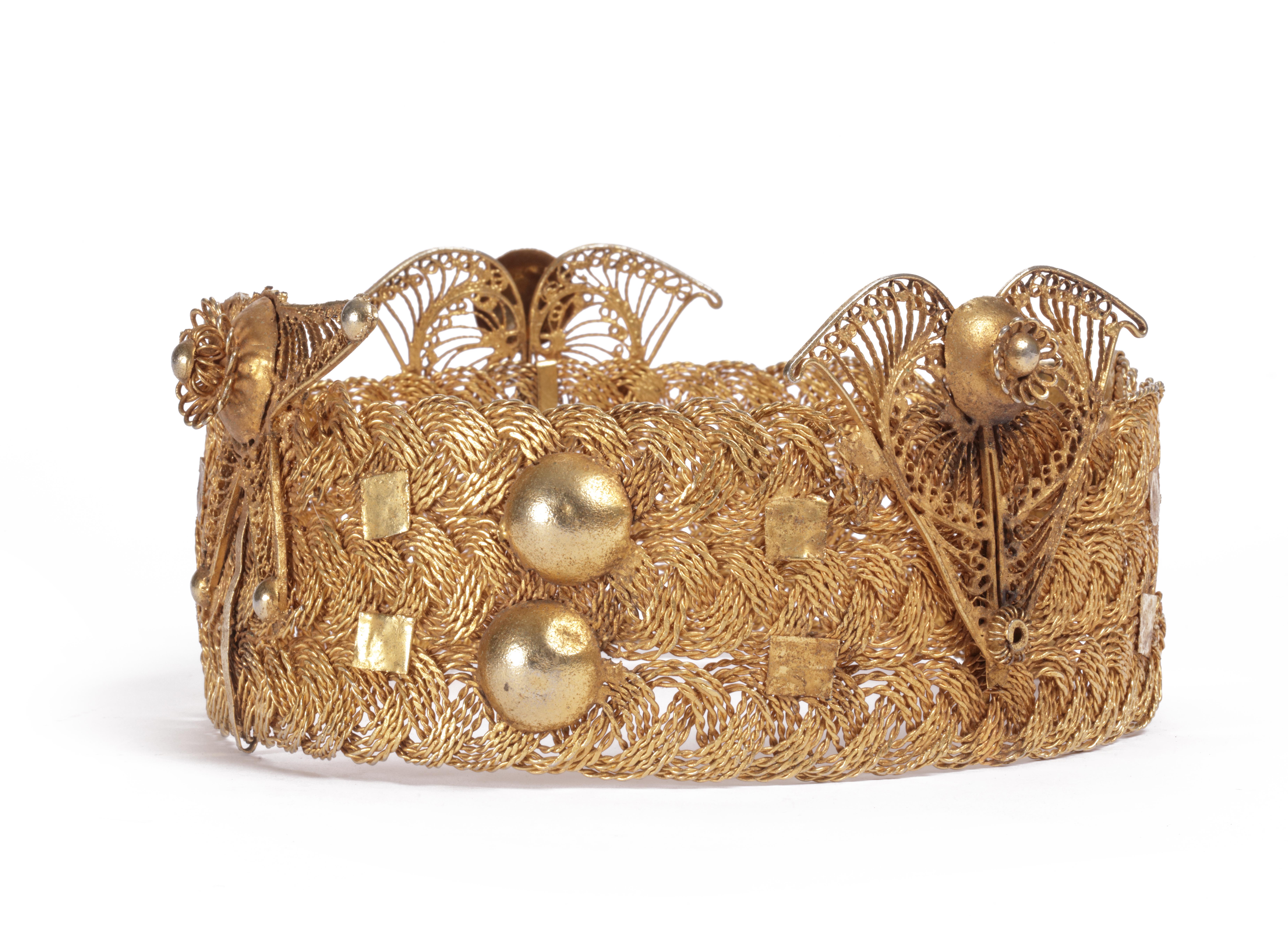 Gilt Ashanti African Chief’s ceremonial gold and gilt-metal crown and sash on stand For Sale
