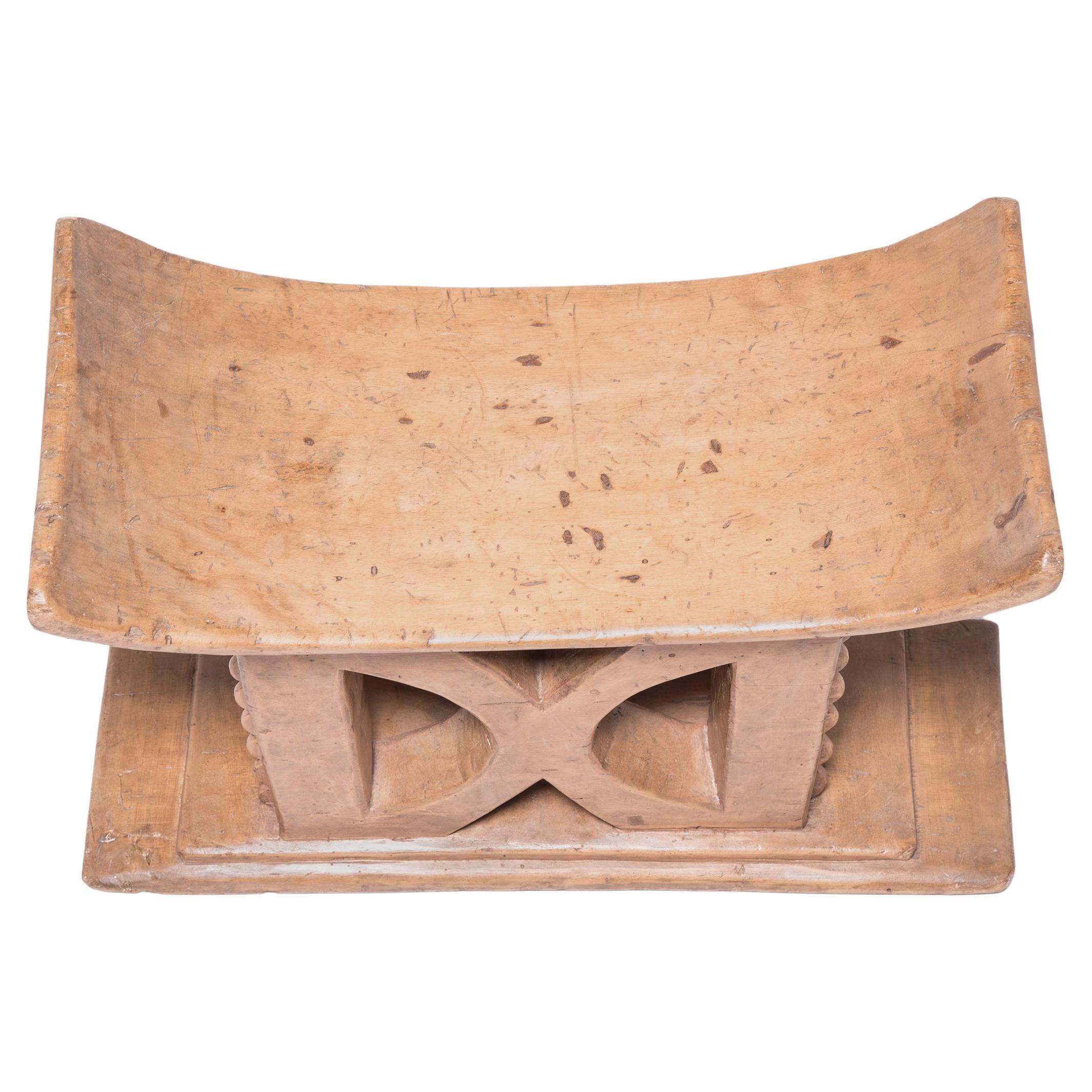 Ashanti Fawohodie Stool In Good Condition For Sale In Chicago, IL