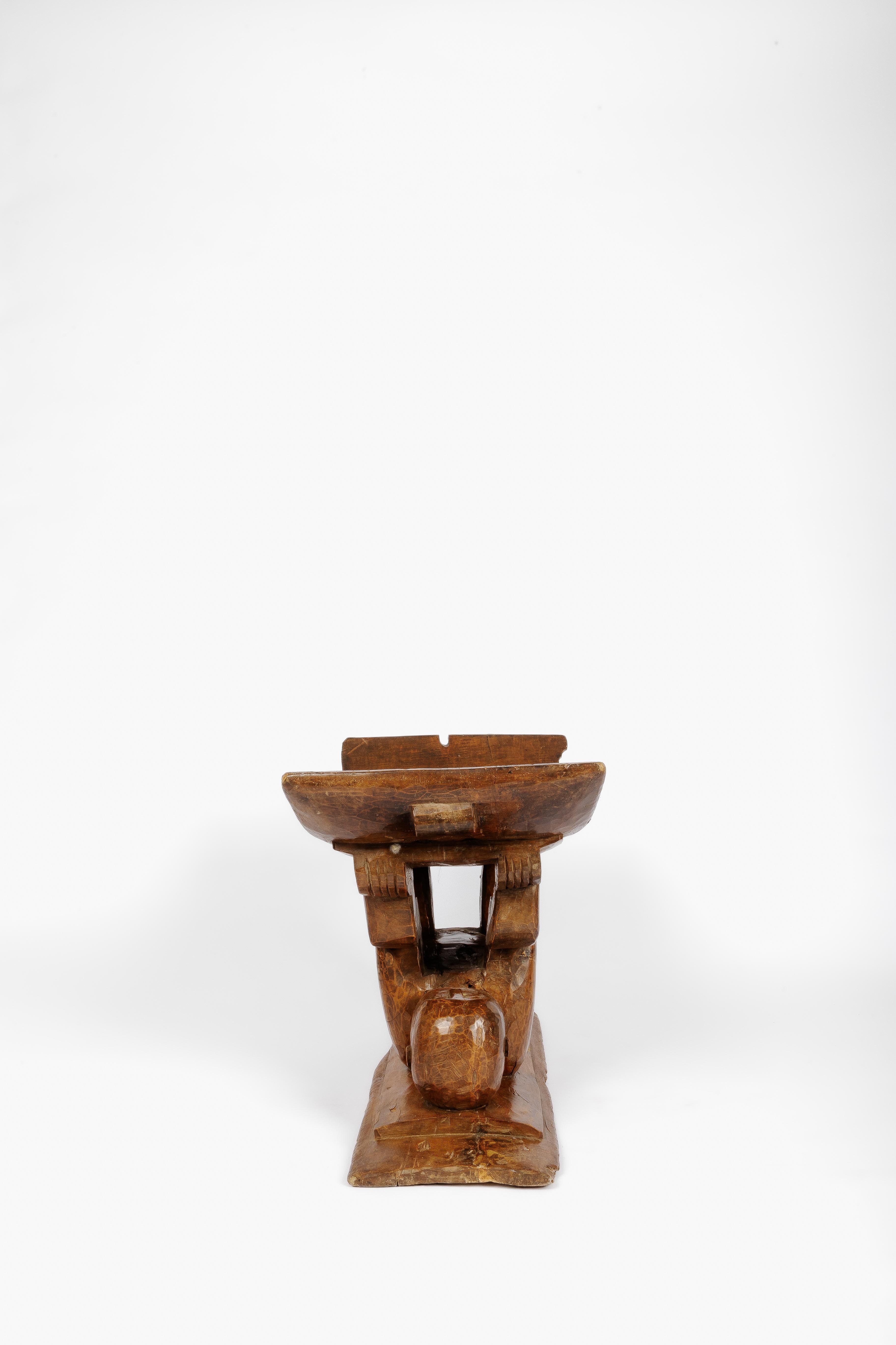 Tribal Ashanti figural footstool or headstand, handcarved Ghana West-Africa