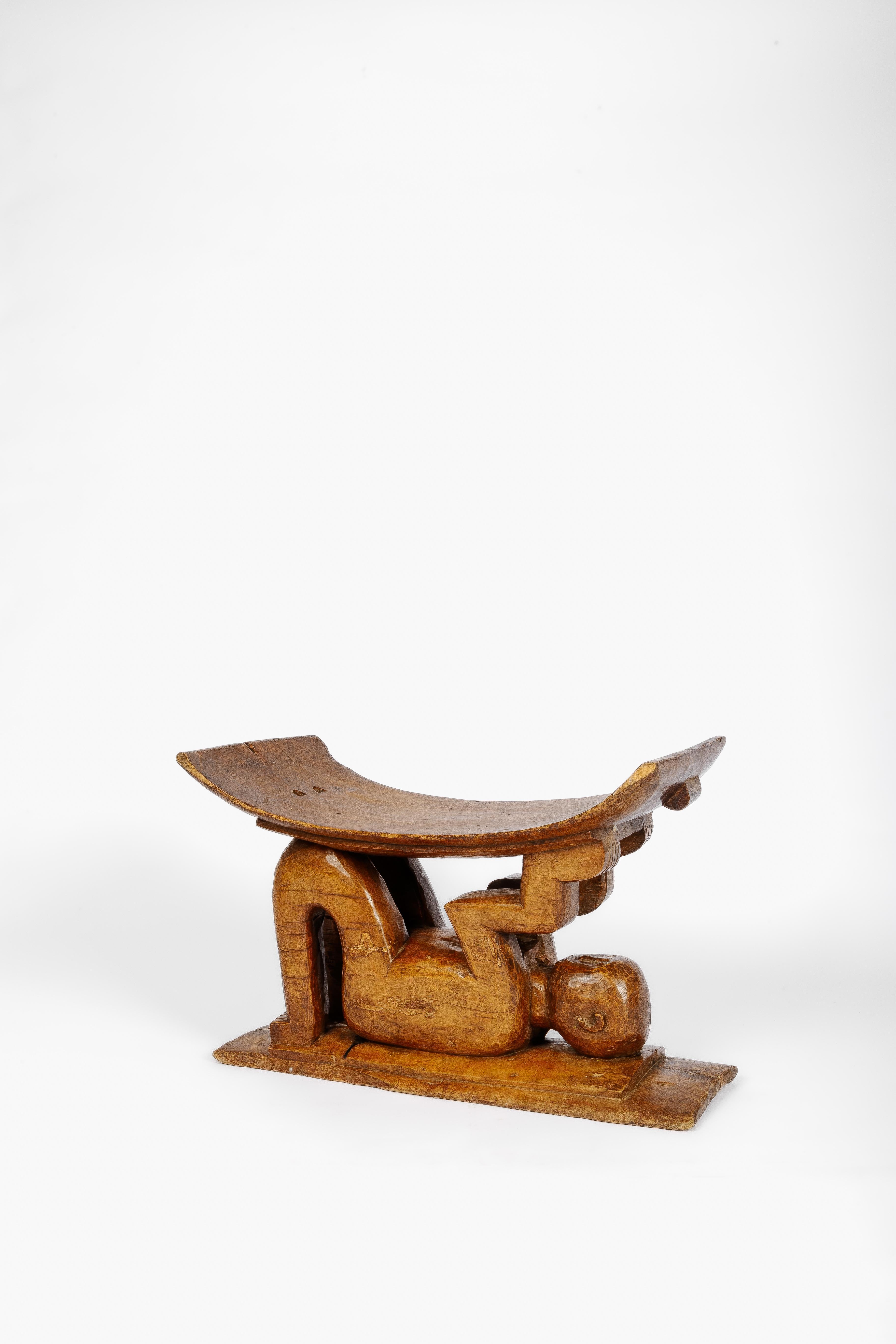 Ghanaian Ashanti figural footstool or headstand, handcarved Ghana West-Africa