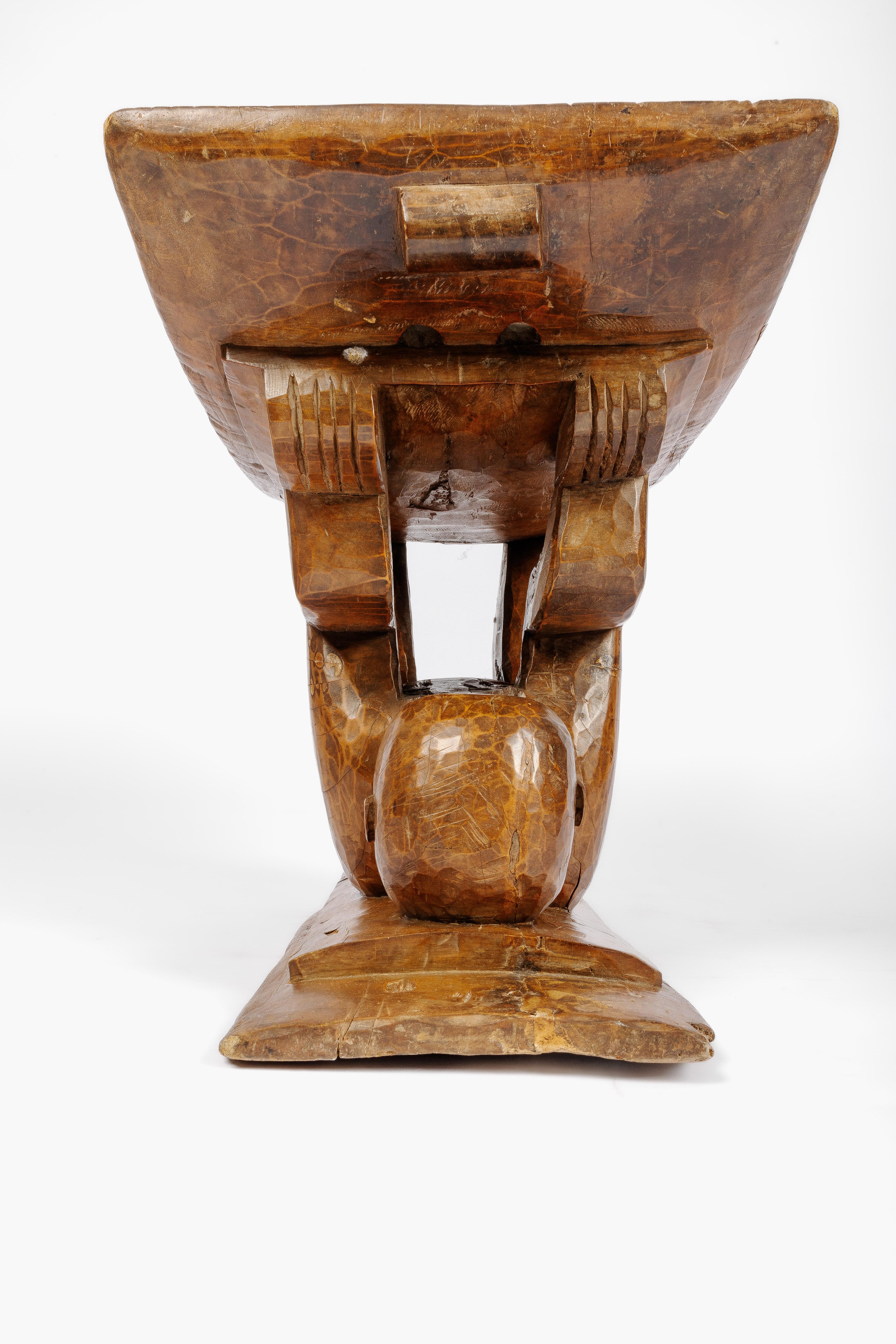 20th Century Ashanti figural footstool or headstand, handcarved Ghana West-Africa