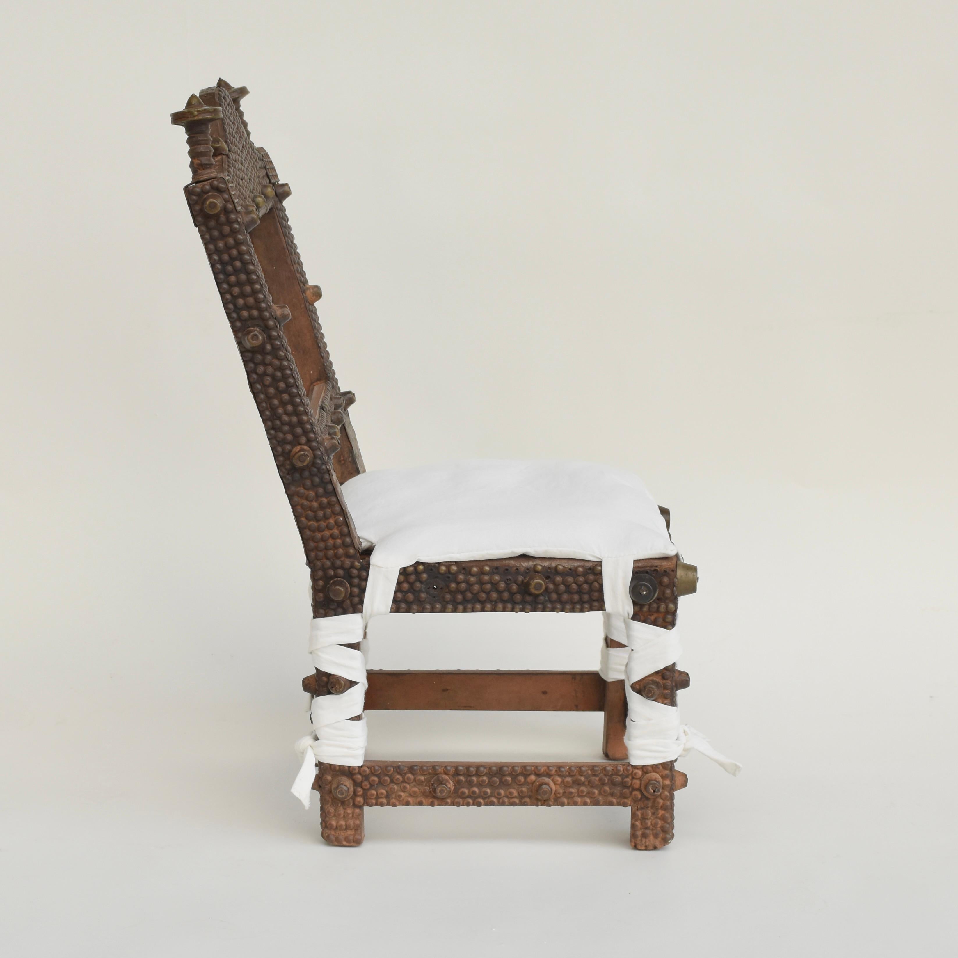 Ashanti People, Ghana Asipim Chair with Cushion. For Sale 3