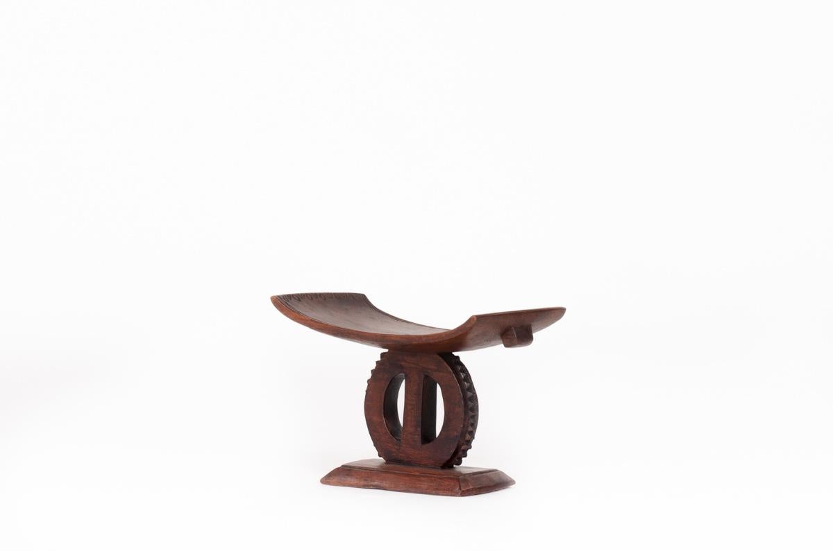 Taburete diseñado en Ghana, África, en los años cincuenta
Modelo Ashanti
Tallado en una sola pieza de madera
Motivos geométricos
Hermosa pátina del tiempo