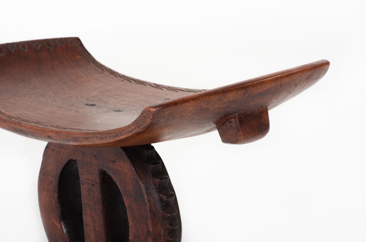 Taburete Ashanti de madera, diseño africano, 1950 en venta 2
