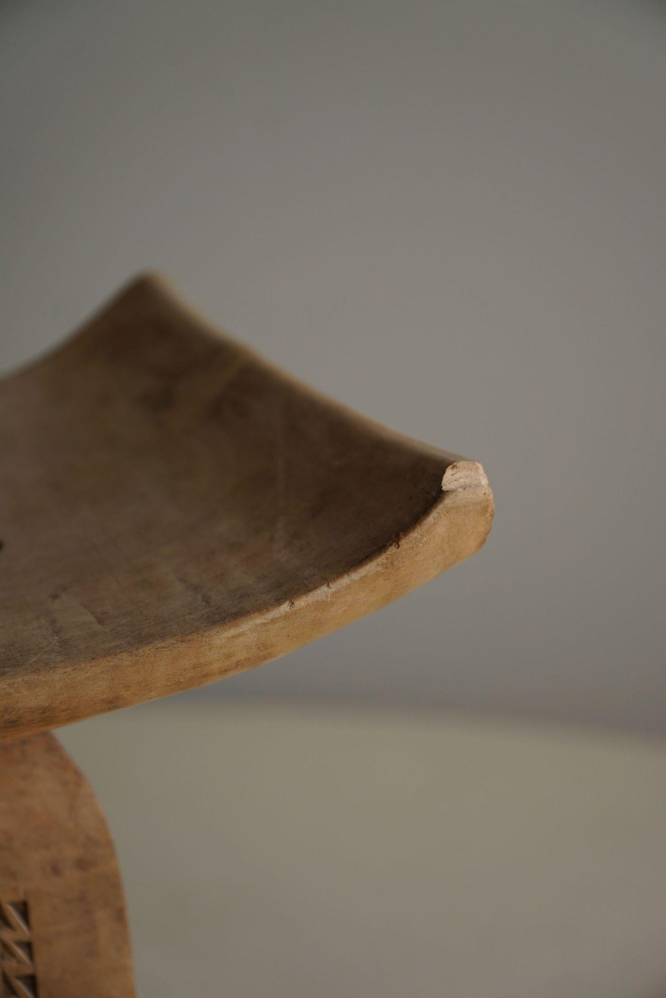 Ashanti Stool, West African Hand Carved Hardwood Stool, Wabi Sabi, 20th Century For Sale 4